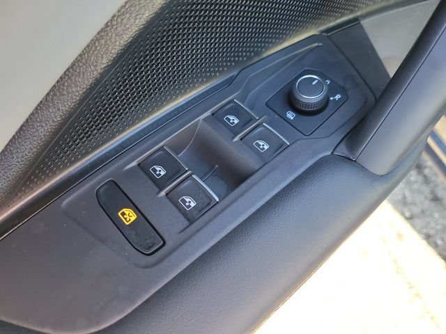 Certified 2025 Volkswagen Tiguan SE R-Line AWD/4WD image 16