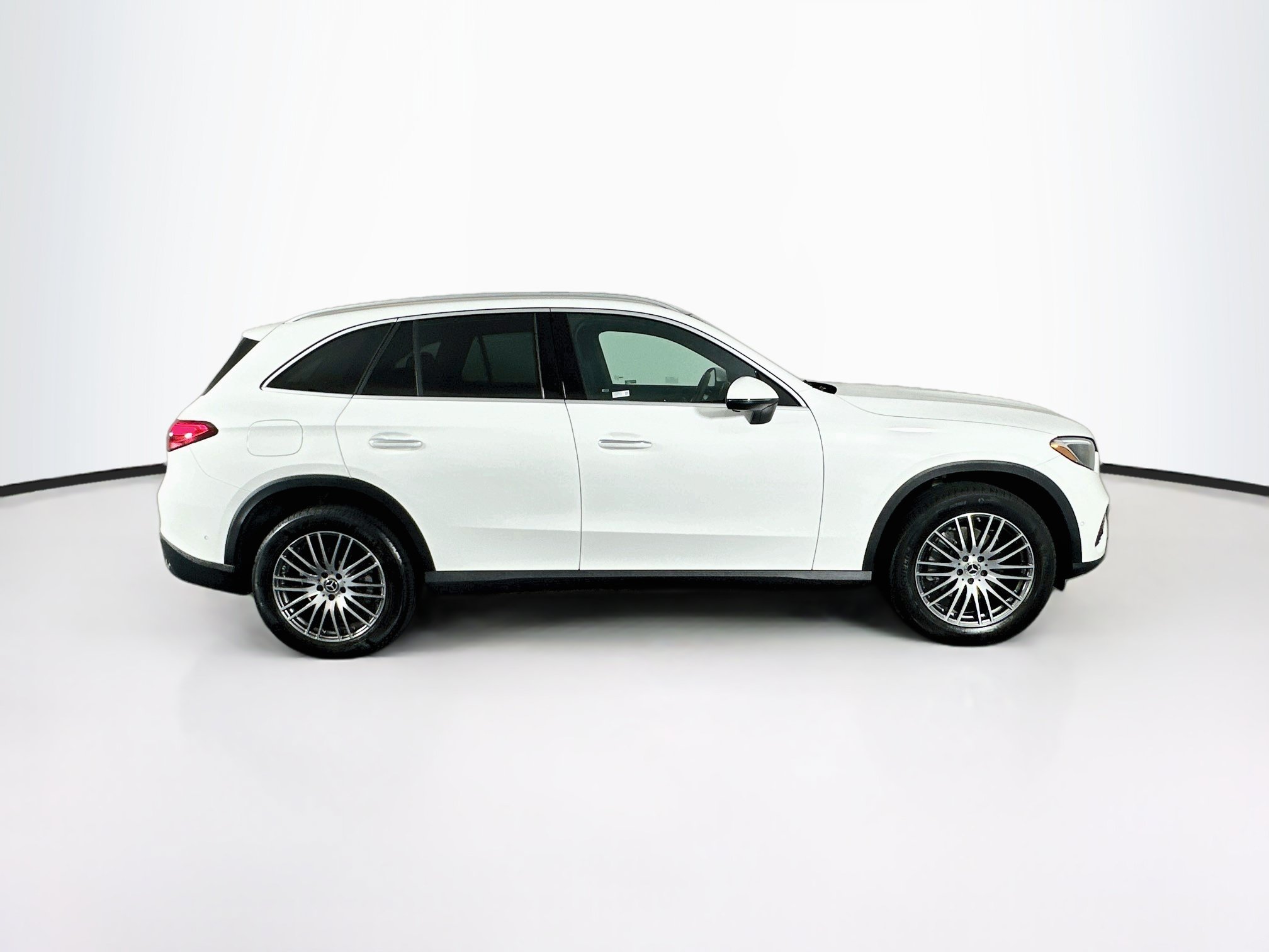 Used 2025 Mercedes-Benz GLC 300 image 10