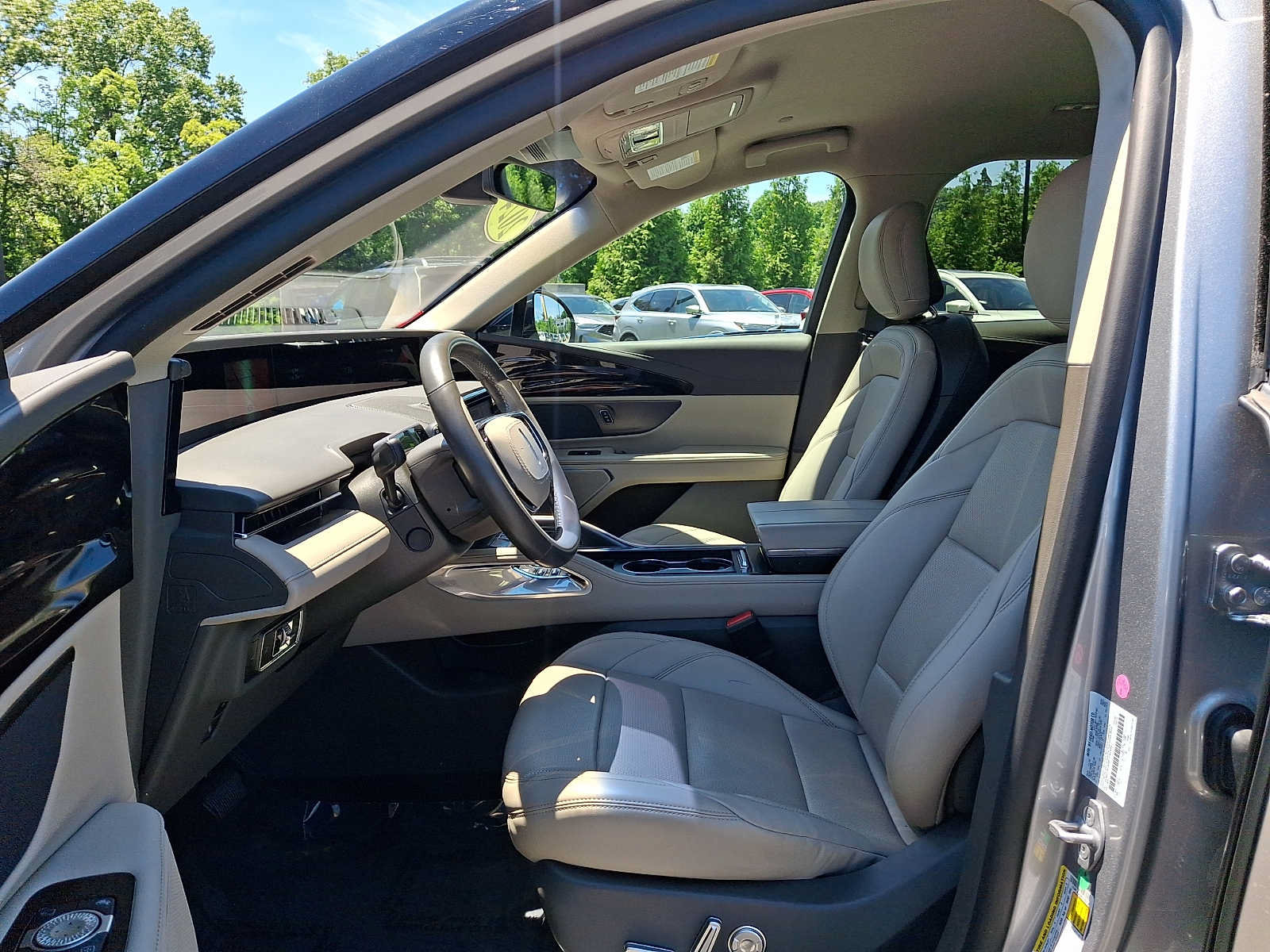 Used 2024 Lincoln Nautilus Premier AWD/4WD image 13