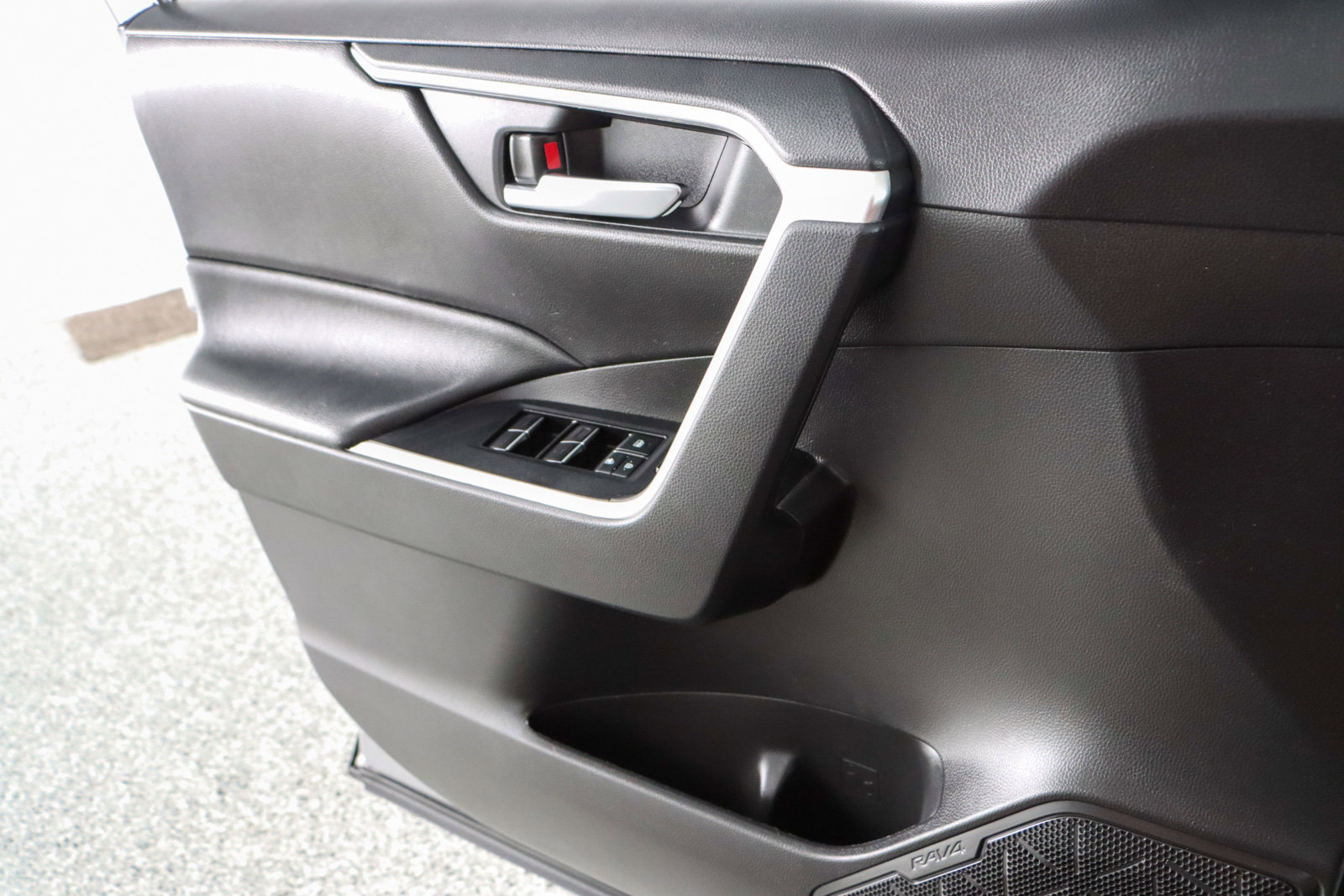 Used 2022 Toyota RAV4 XLE image 21