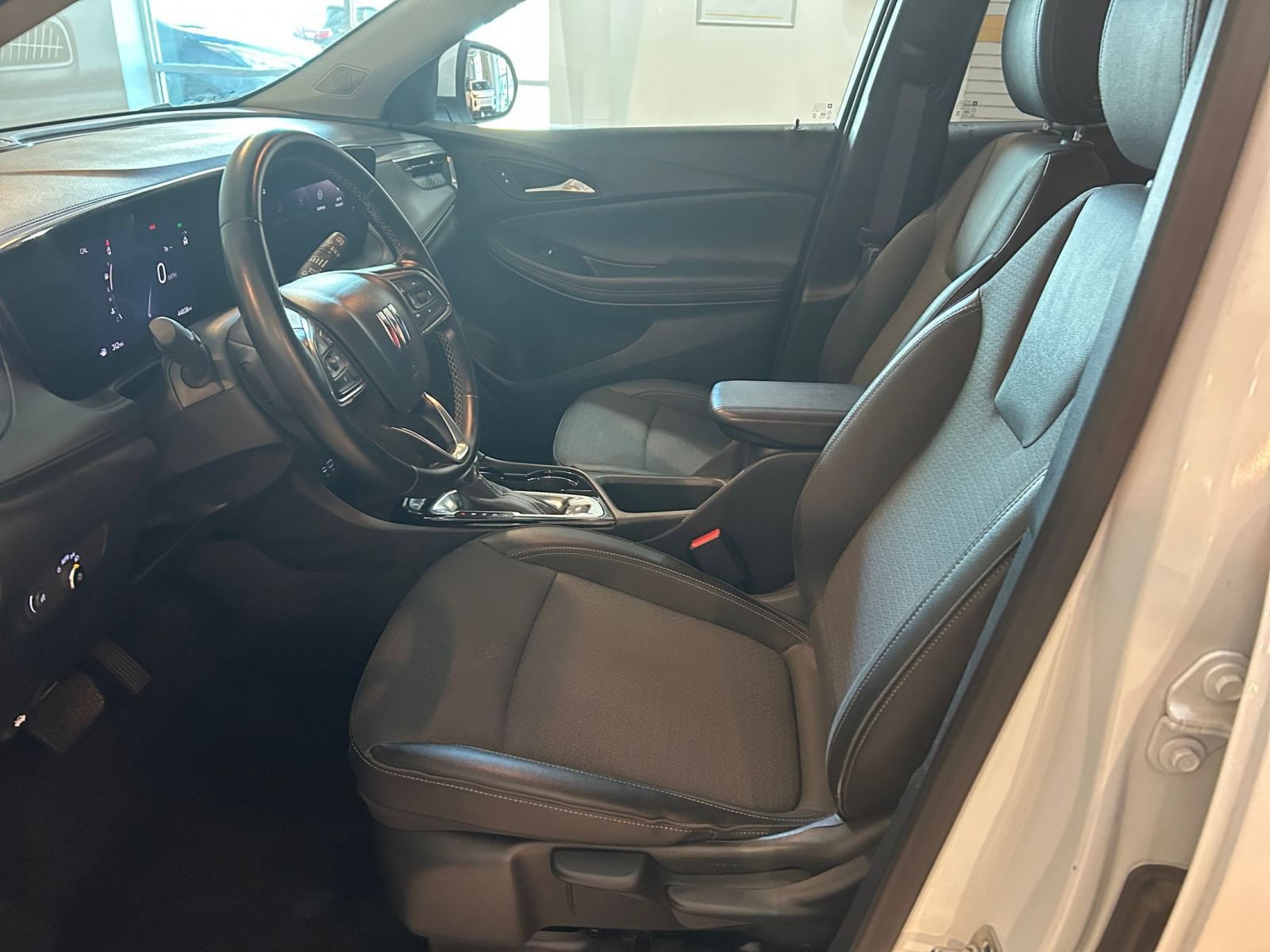 Used 2025 Buick Encore GX Preferred AWD/4WD image 25