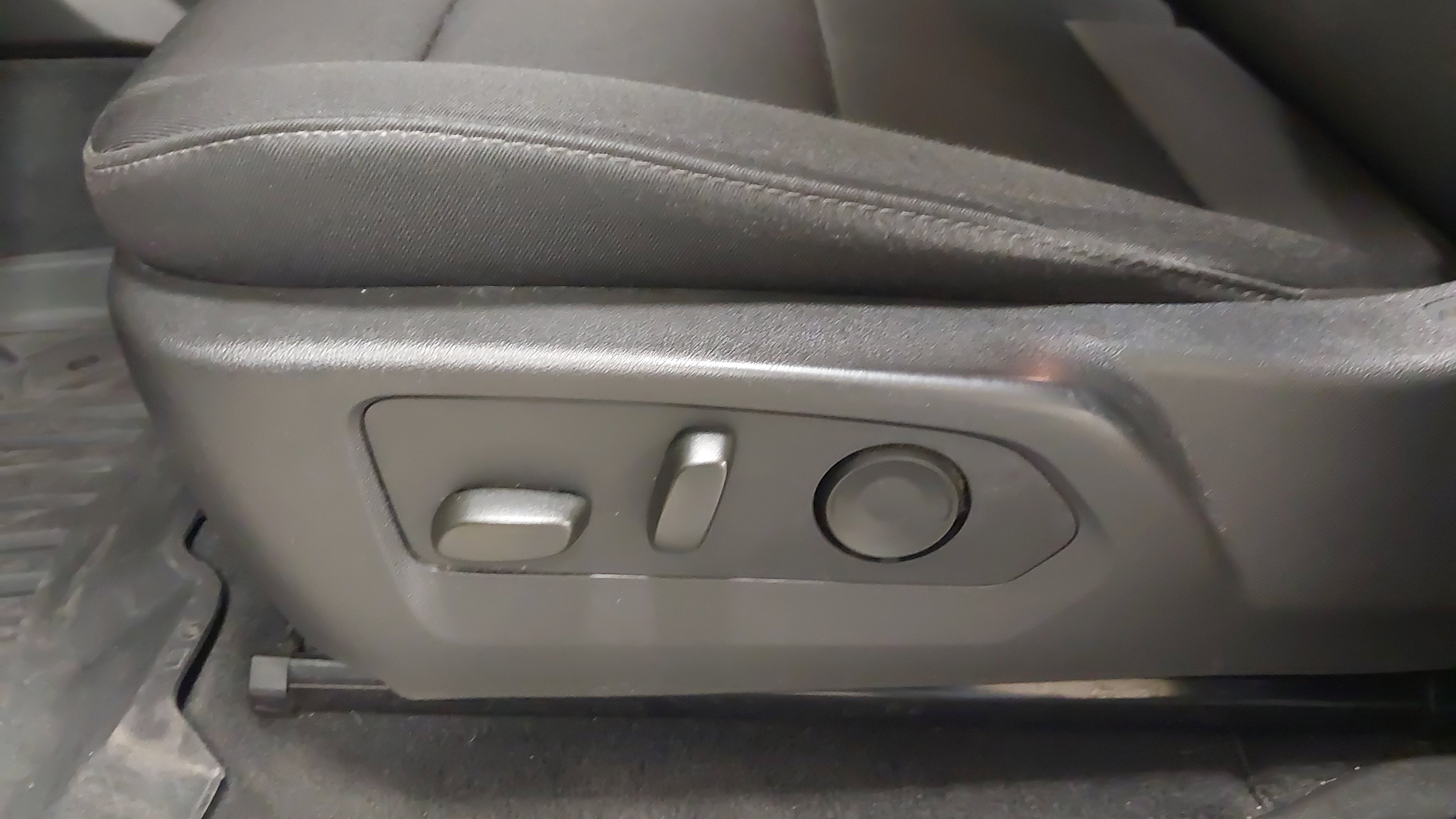Used 2024 Chevrolet Colorado Trail Boss w/ Advanced Trailering Package AWD/4WD image 22