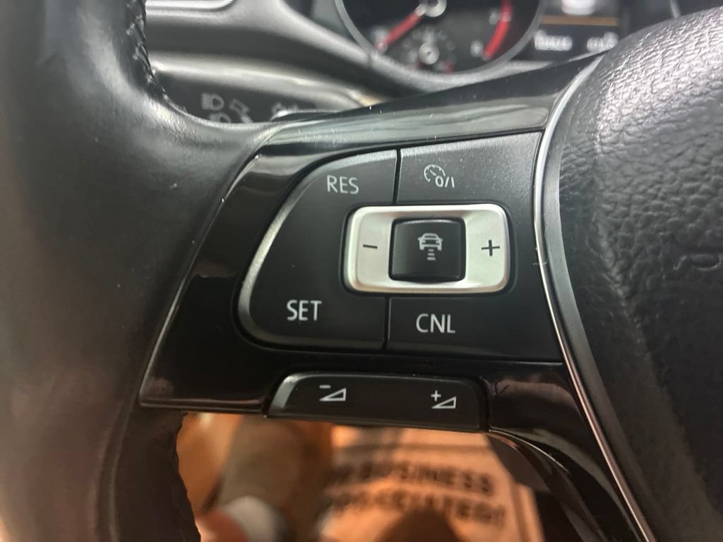Used 2017 Volkswagen Passat 3.6 SEL Premium FWD image 17