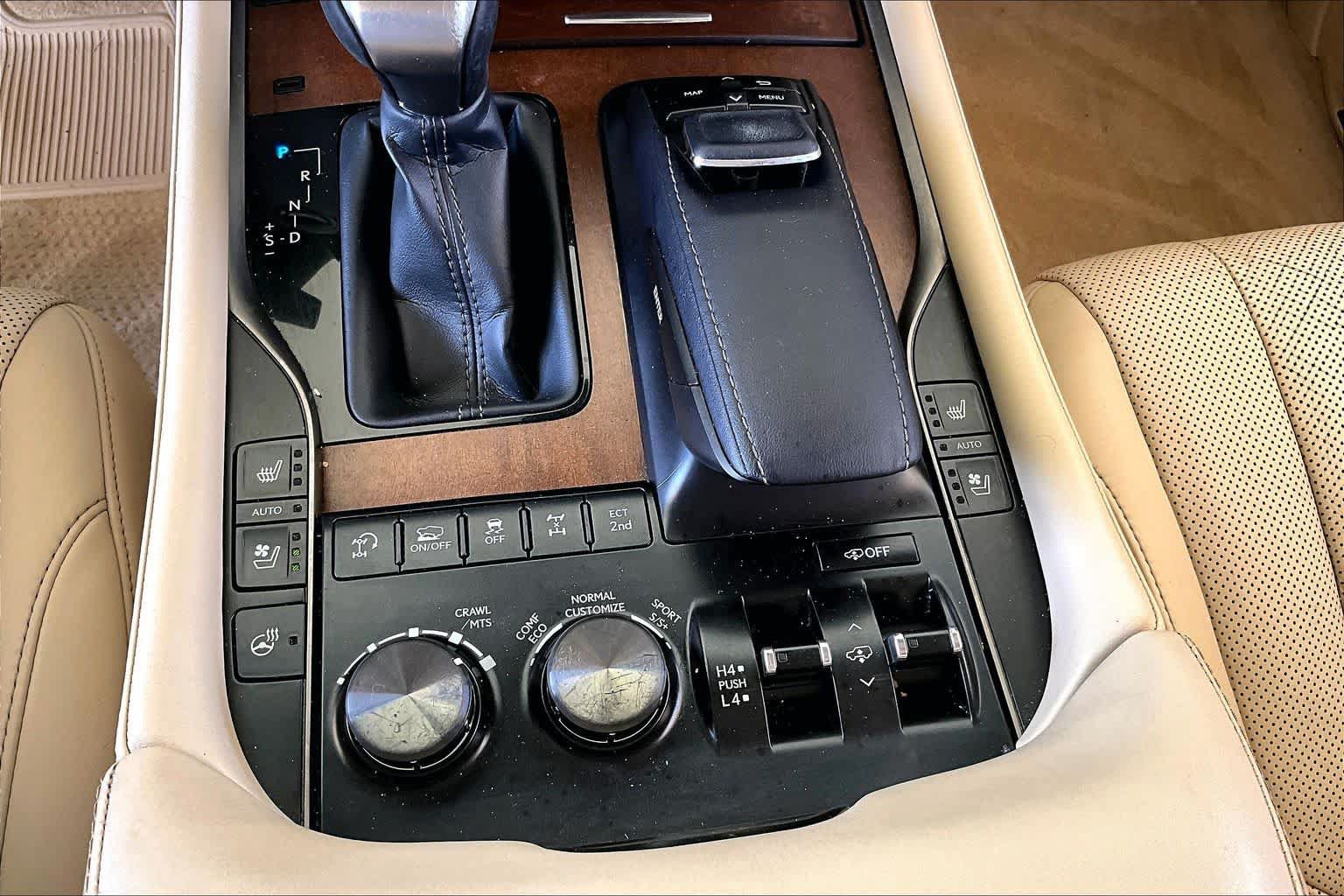 Used 2019 Lexus LX 570 4WD w/ Luxury Package image 32