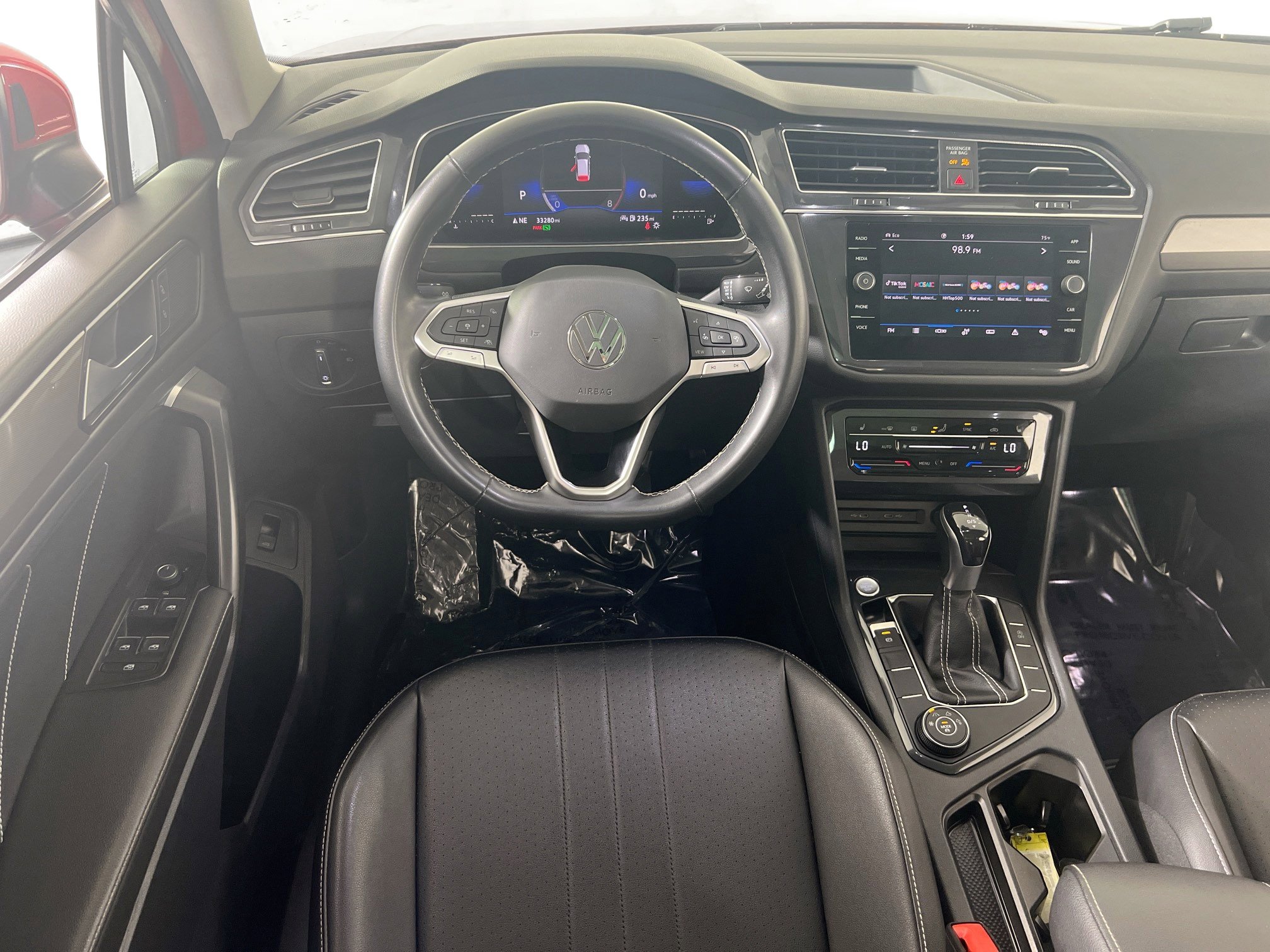 Used 2022 Volkswagen Tiguan SE AWD/4WD image 22