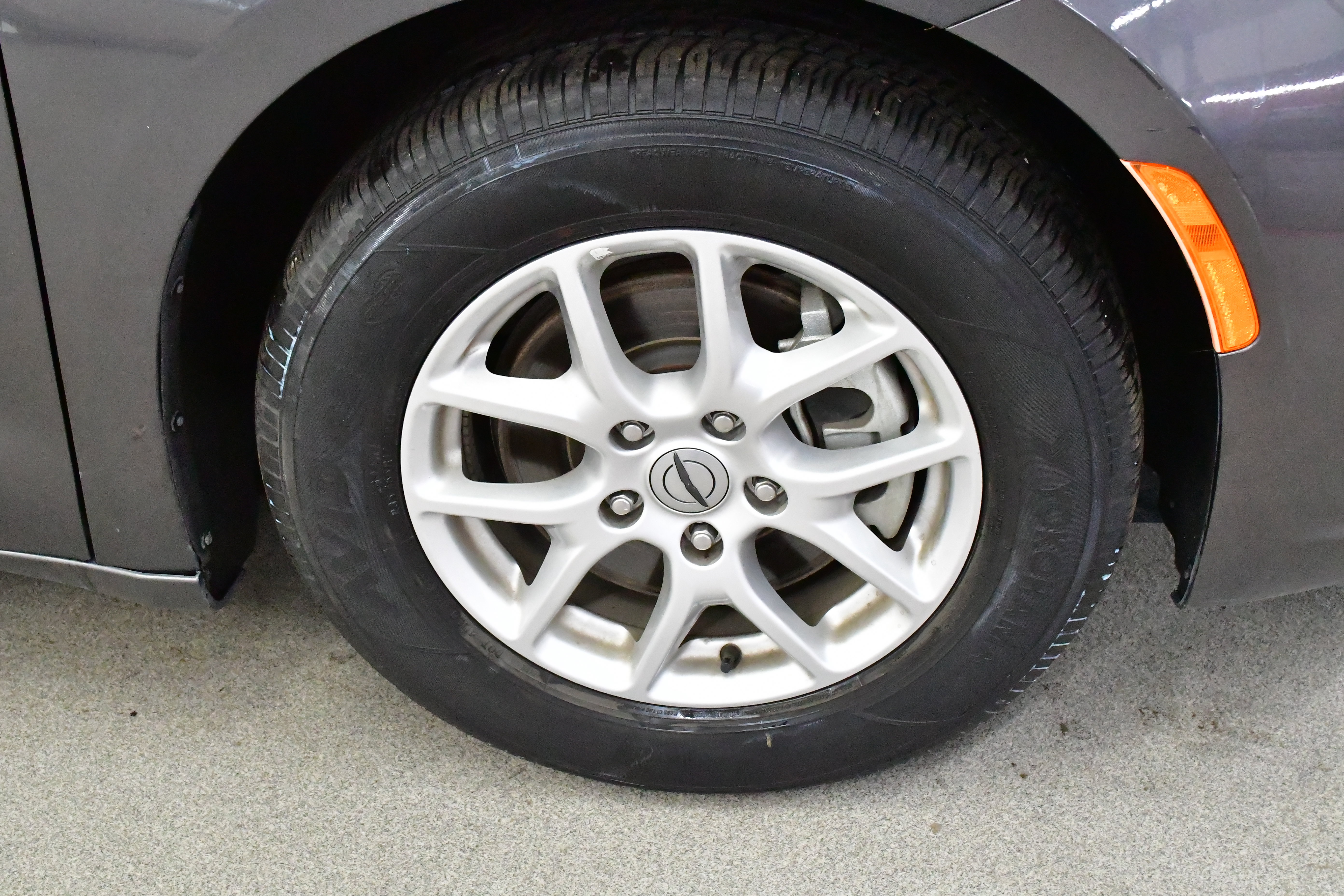 Used 2023 Chrysler Pacifica Touring-L FWD image 38