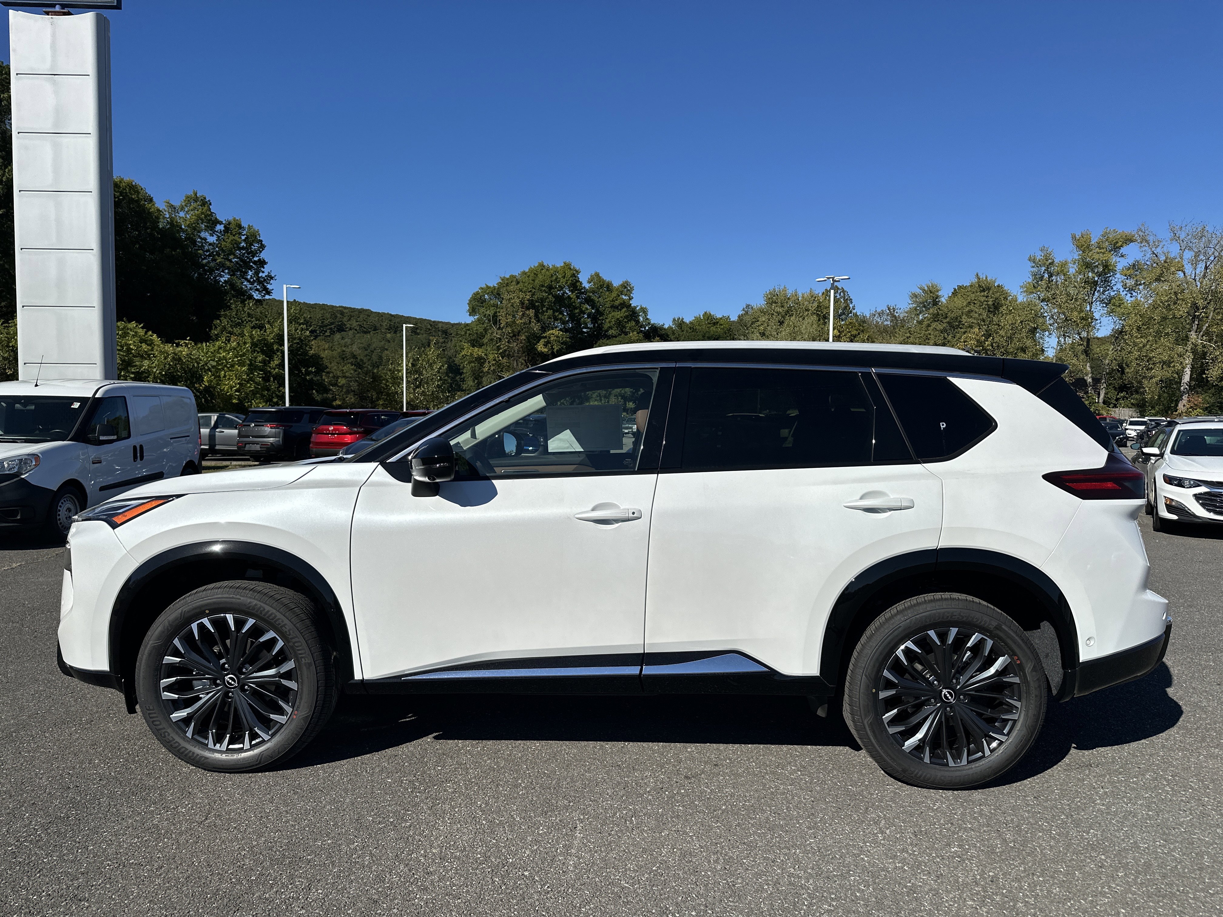New 2026 Nissan Rogue Platinum image 8