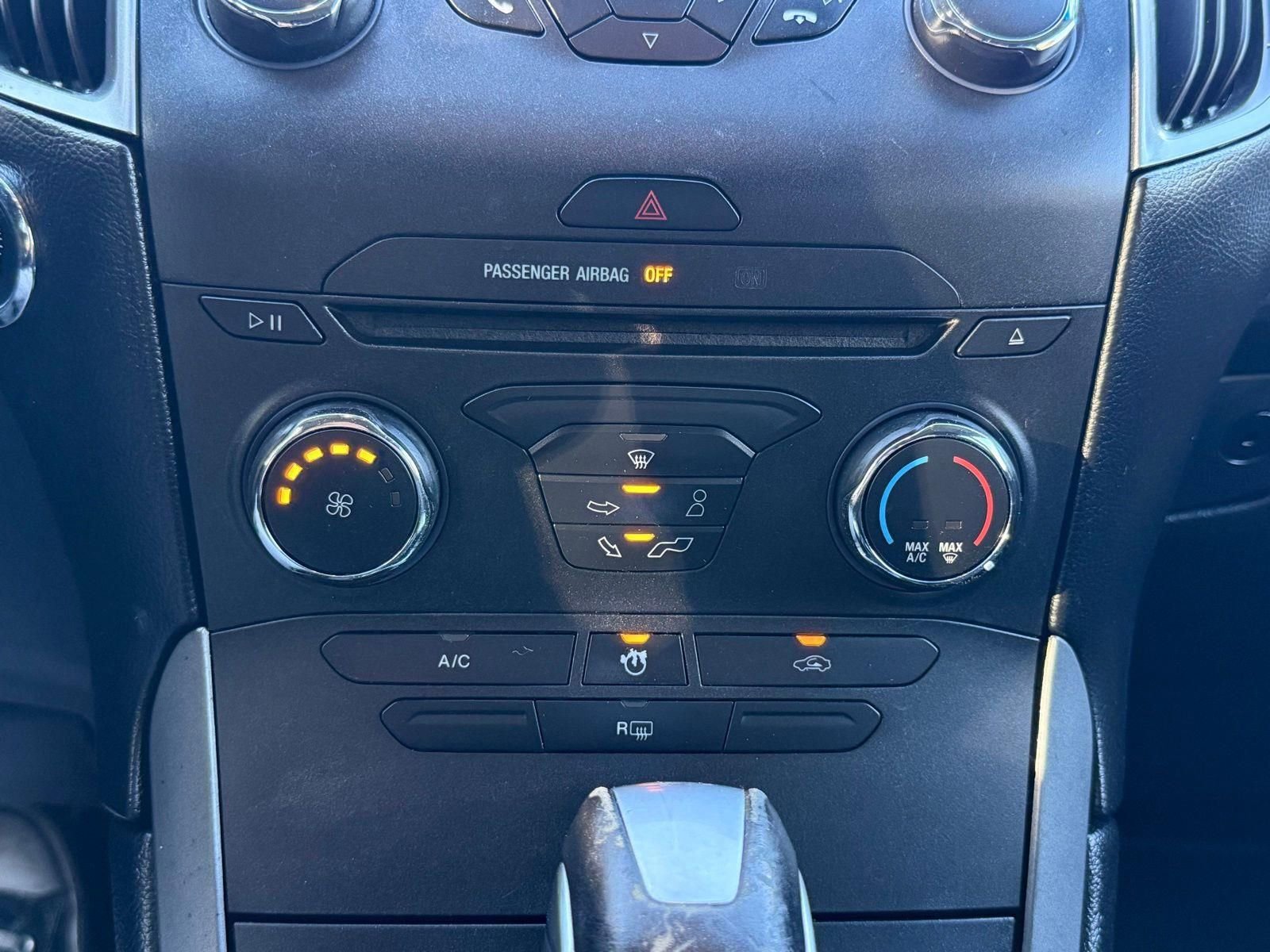 Used 2017 Ford Edge SE image 48