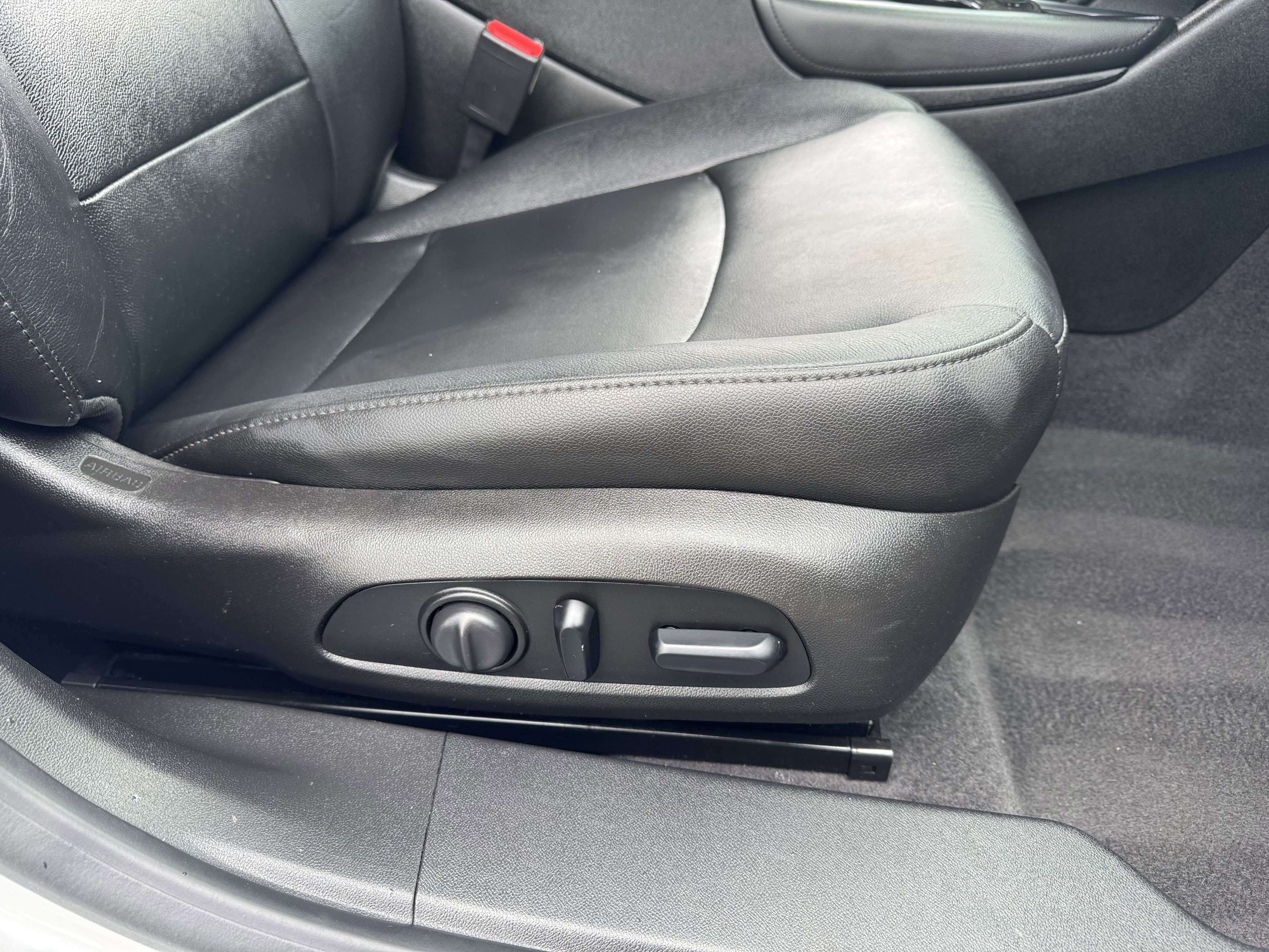 Used 2018 Chevrolet Malibu LT w/ Leather Package FWD image 24