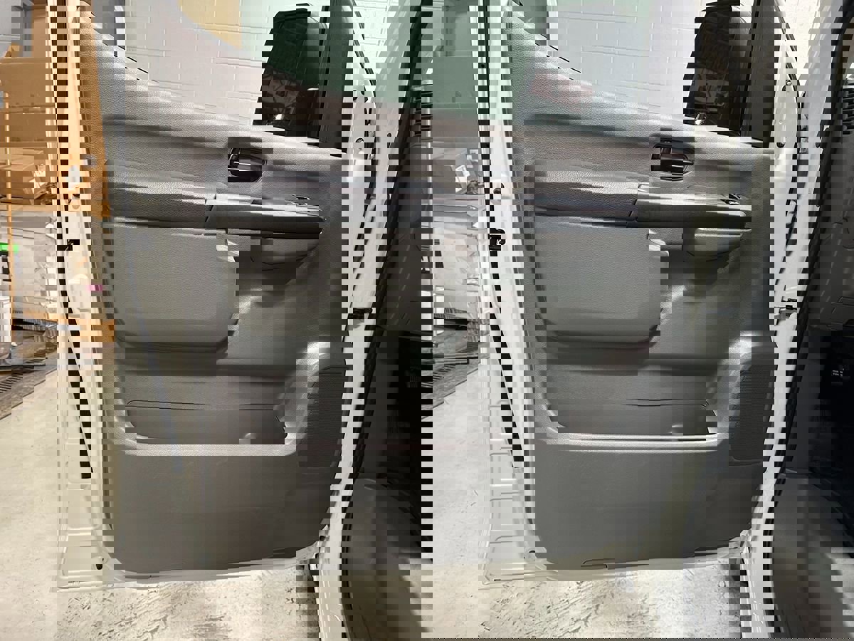 Used 2021 Nissan NV 2500 S image 18