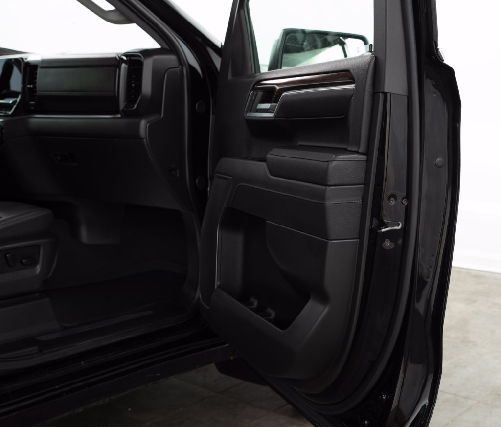Used 2025 GMC Sierra 1500 SLT AWD/4WD image 17