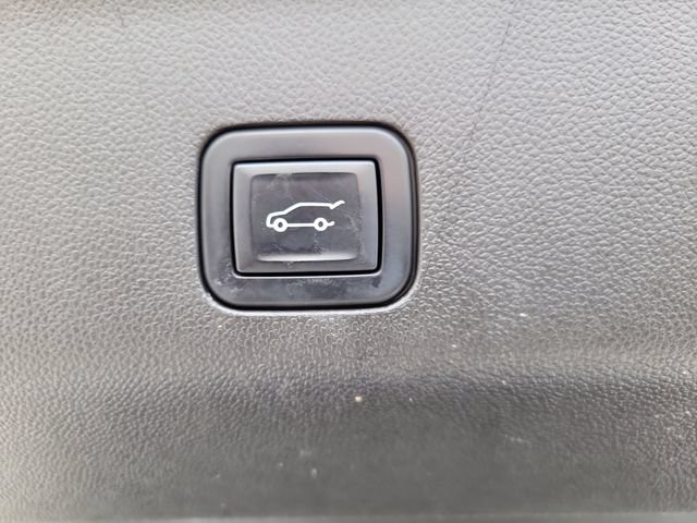 Used 2022 Chevrolet Suburban Premier AWD/4WD image 13