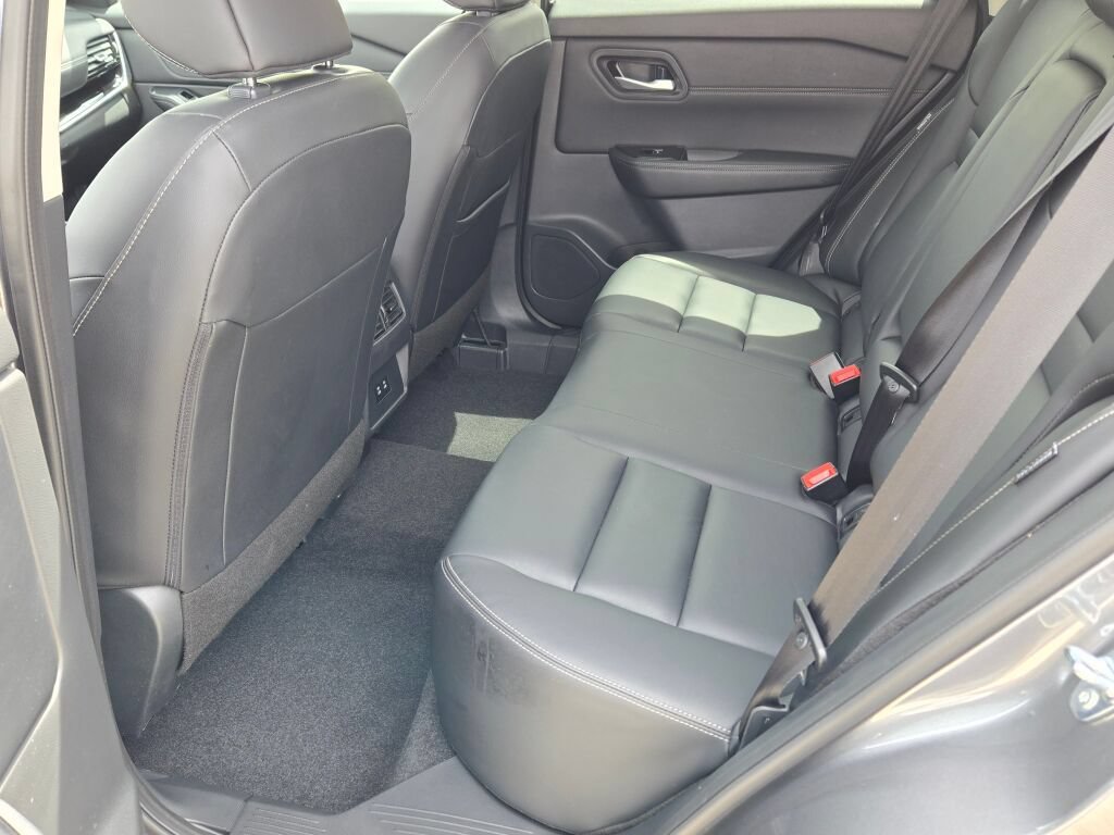 Used 2026 Nissan Rogue SL AWD/4WD image 17