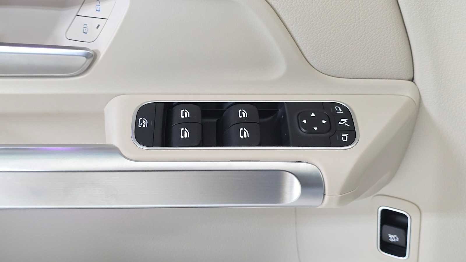 Certified 2025 Mercedes-Benz GLB 250 4MATIC image 24