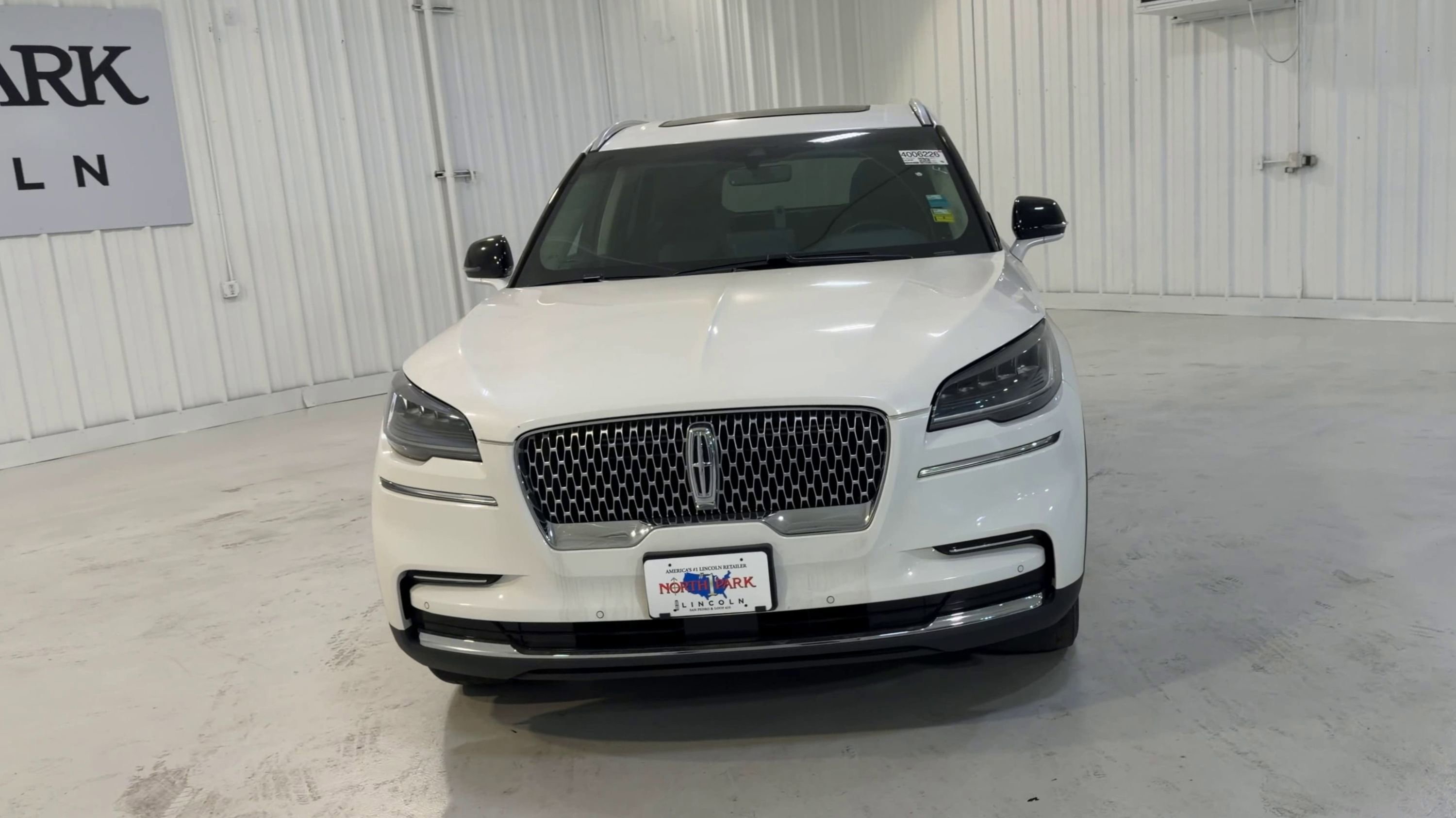Used 2022 Lincoln Aviator AWD w/ Premium Package image 4