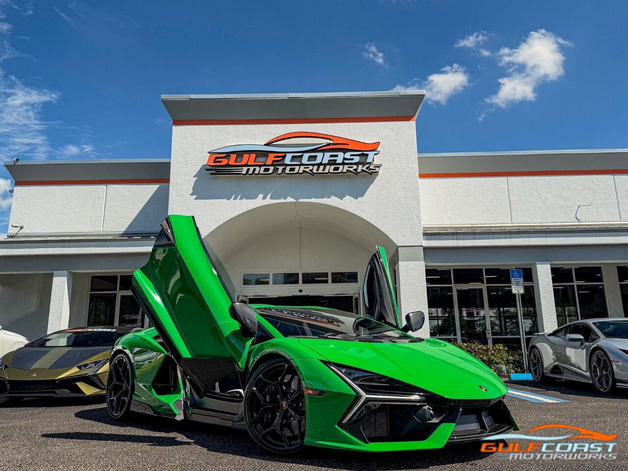 Used 2024 Lamborghini Revuelto image 1