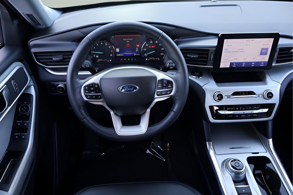 Used 2022 Ford Explorer XLT w/ Equipment Group 202A image 12