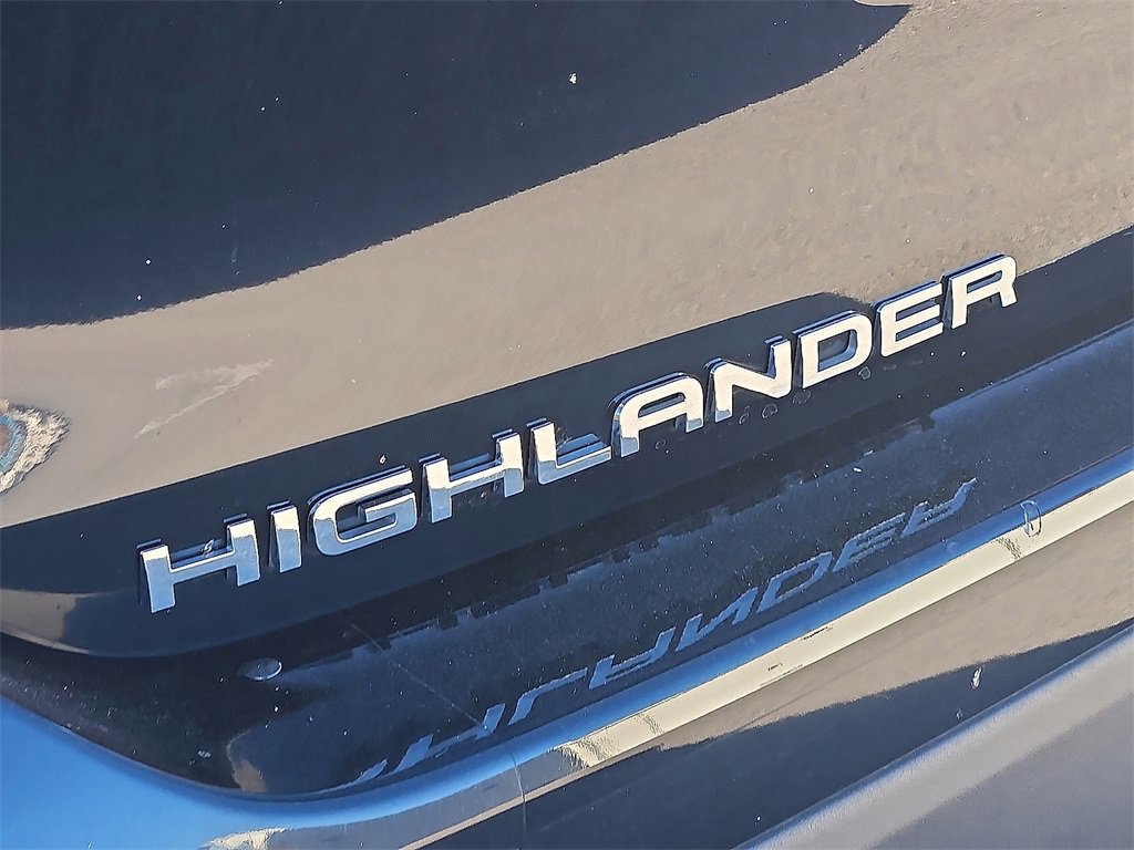 Used 2023 Toyota Highlander L image 12