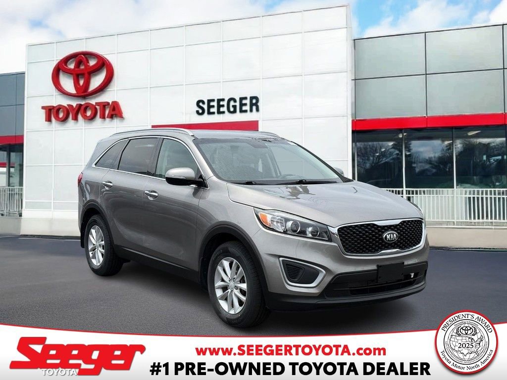 Used 2017 Kia Sorento FWD w/ LX Convenience Package image 1