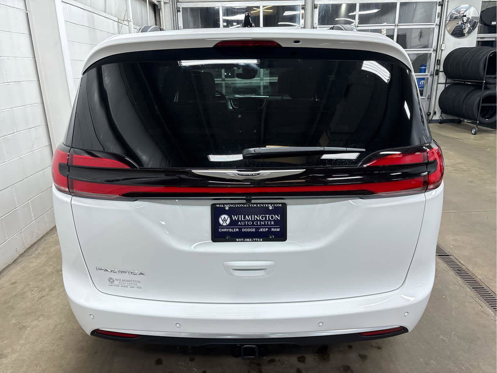 New 2026 Chrysler Pacifica Pinnacle w/ Trailer Tow Group image 7