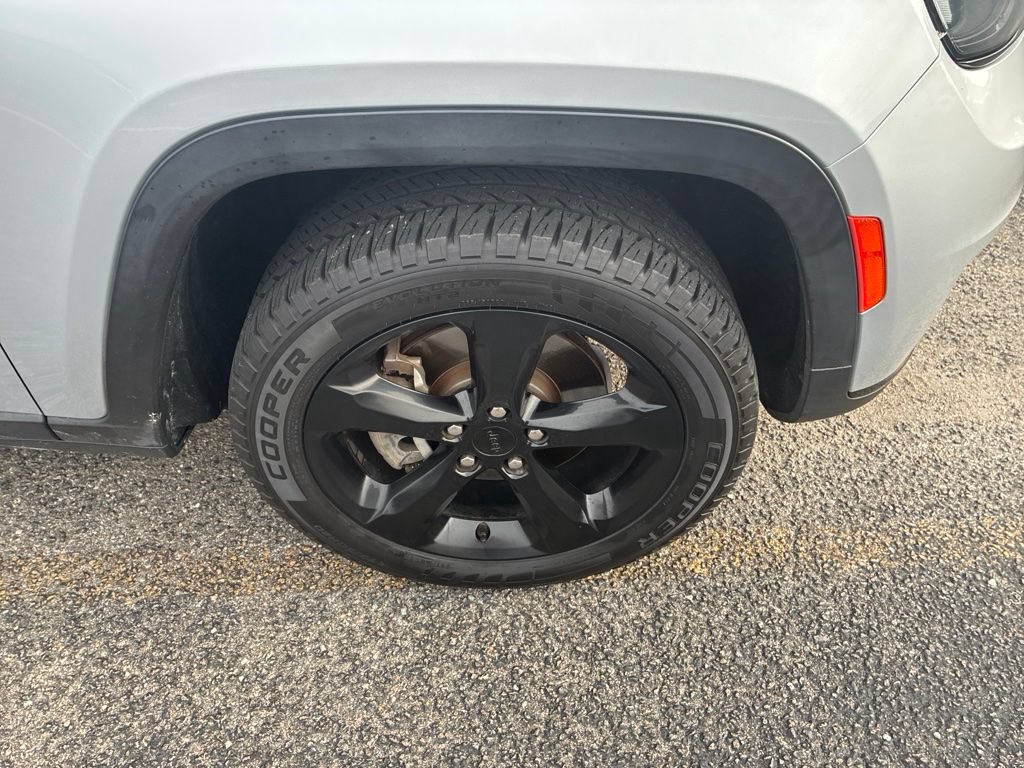 Used 2021 Jeep Grand Cherokee L Laredo RWD image 11