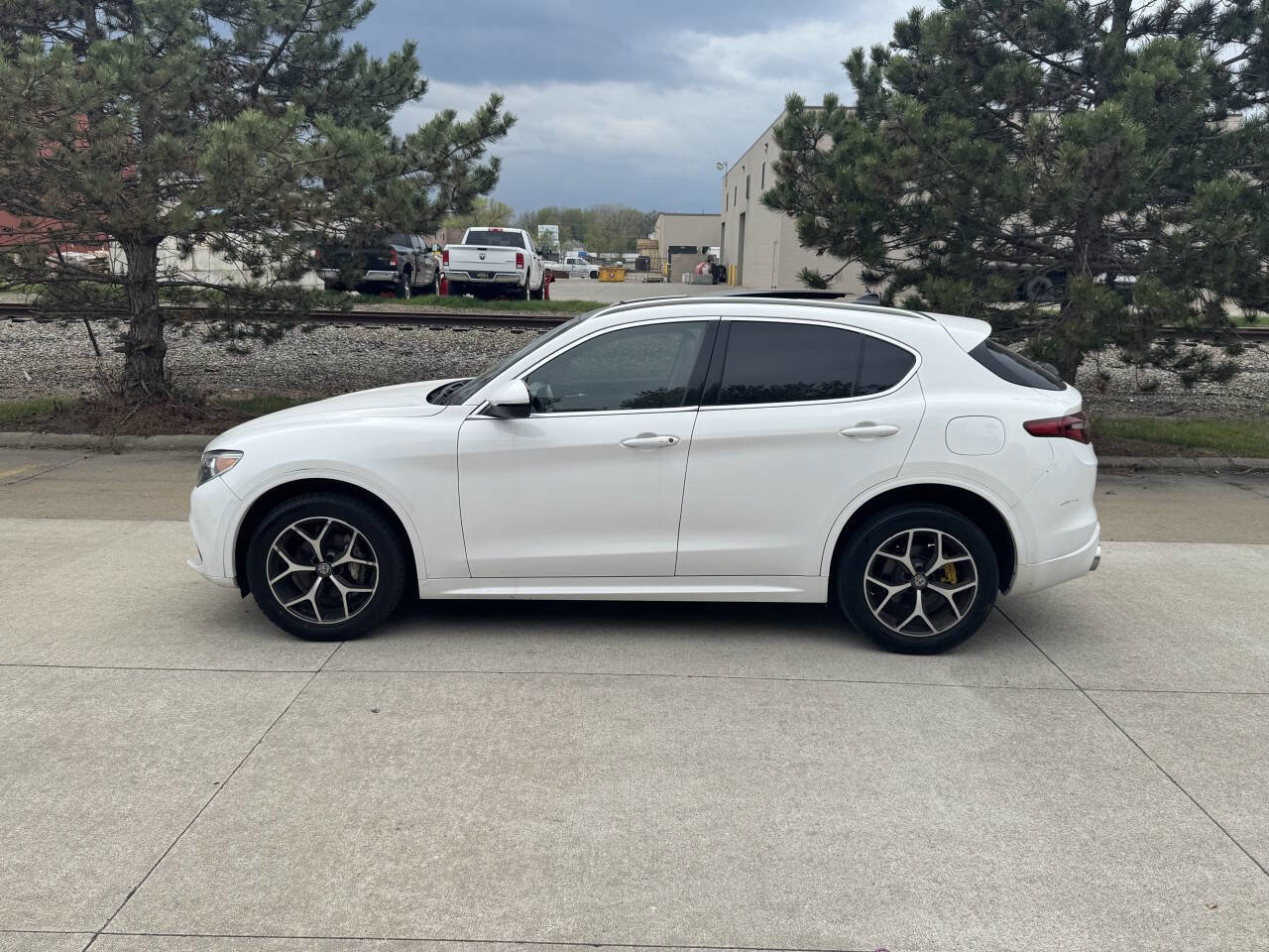Used 2021 Alfa Romeo Stelvio Ti AWD/4WD image 3