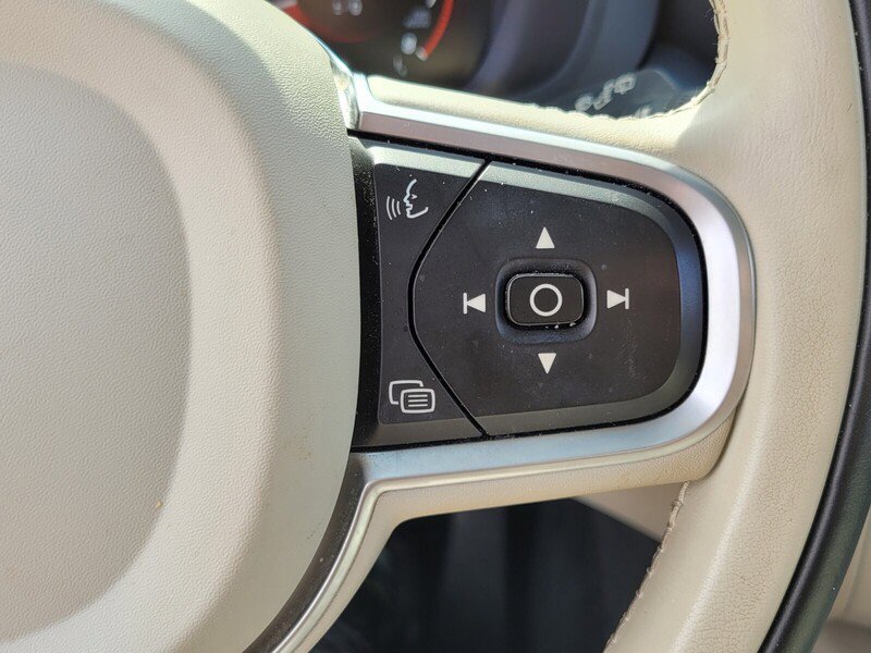 Used 2020 Volvo XC60 T6 Momentum w/ Protection Package image 25