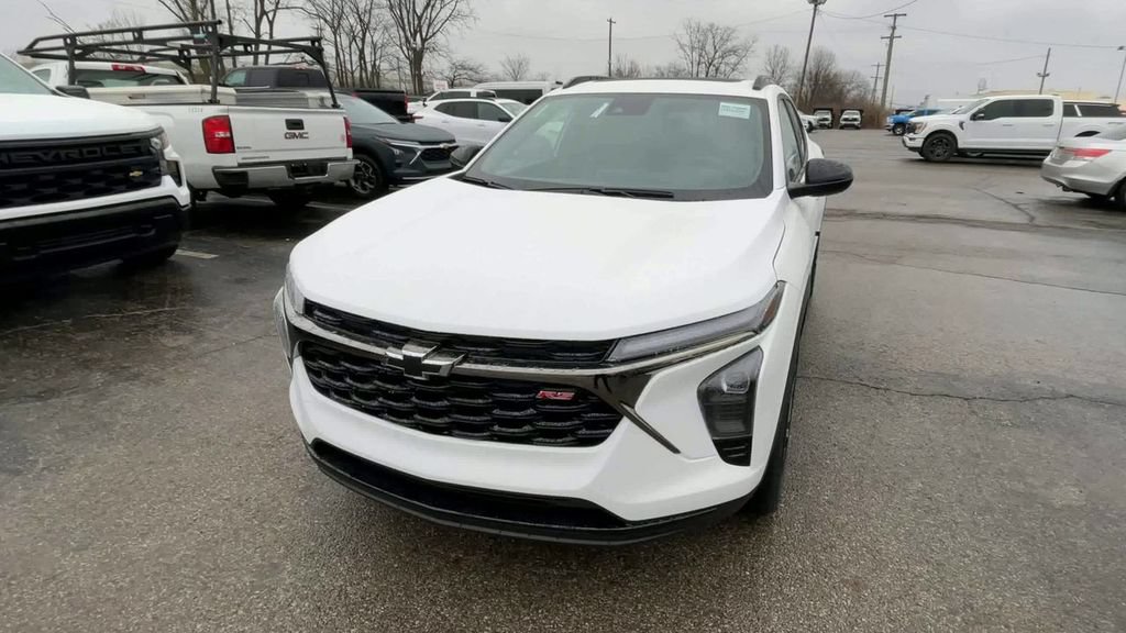 New 2026 Chevrolet Trax RS w/ Sunroof Package FWD image 5