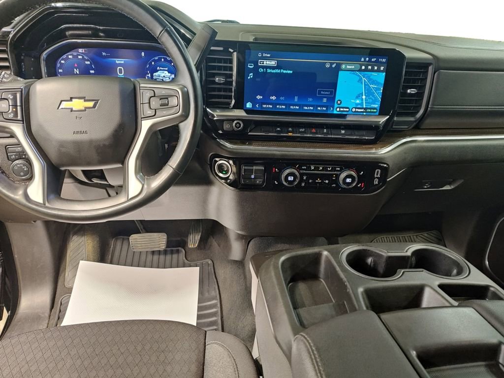 Used 2025 Chevrolet Silverado 1500 LT AWD/4WD image 10