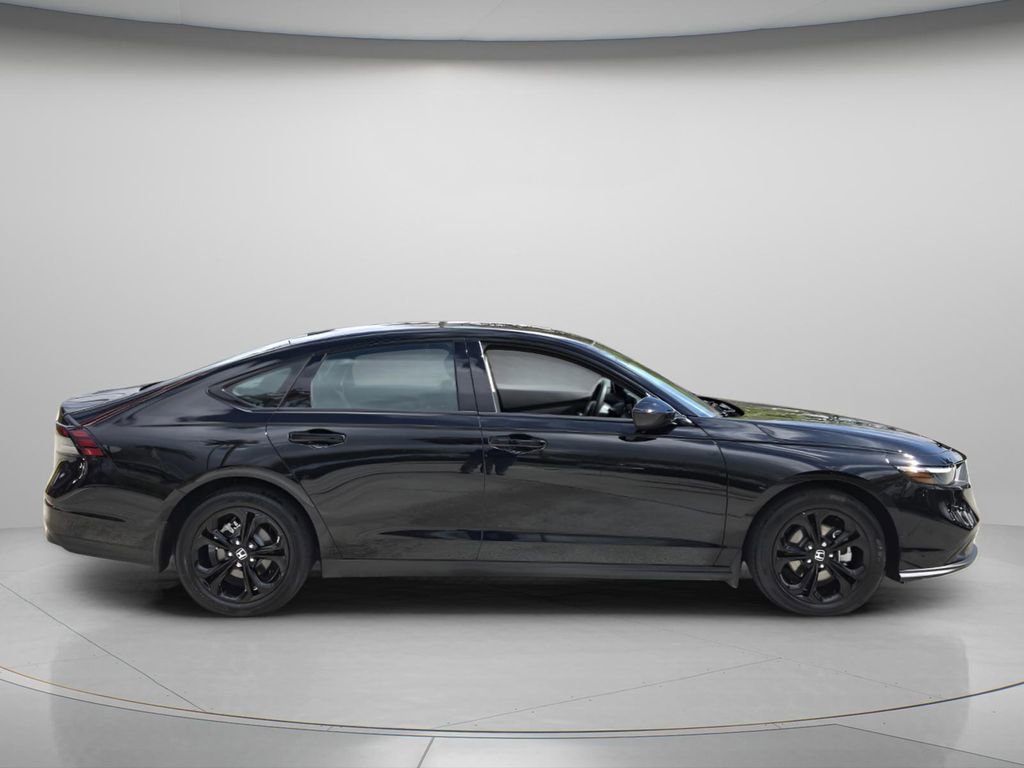Certified 2025 Honda Accord SE image 3