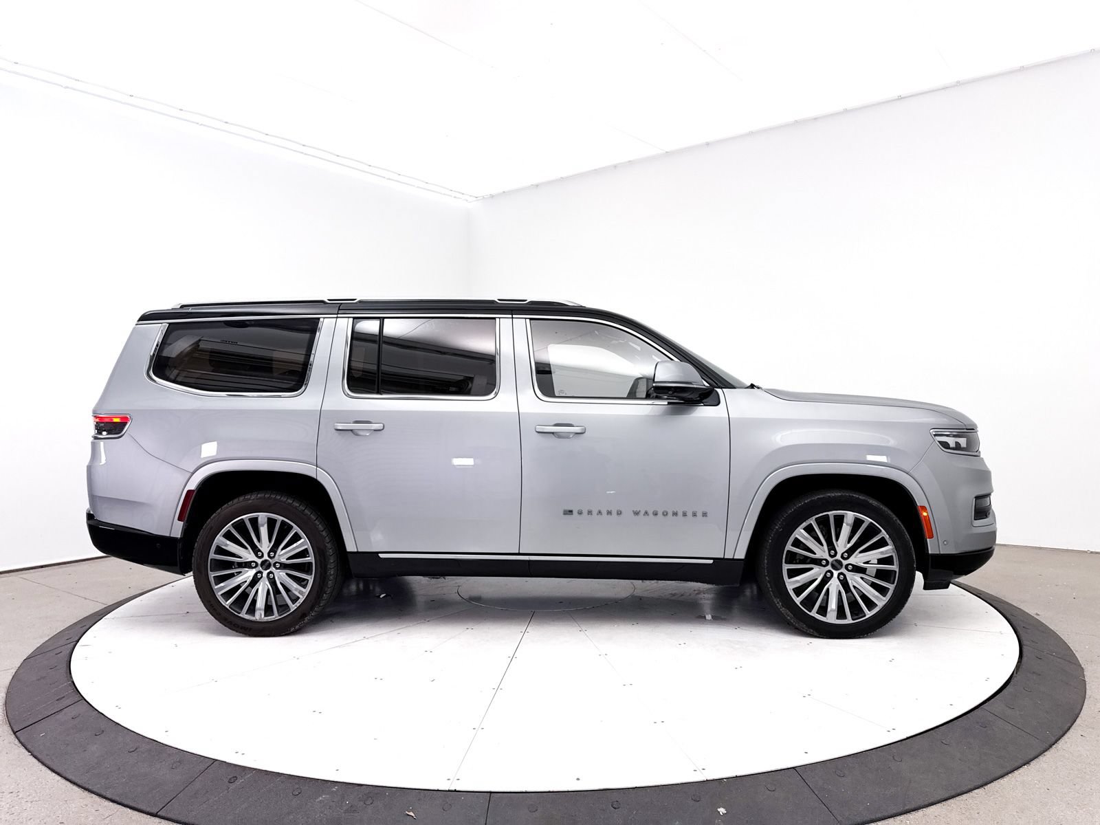 Used 2022 Jeep Grand Wagoneer Series III w/ Flexible Seating Group AWD/4WD image 46