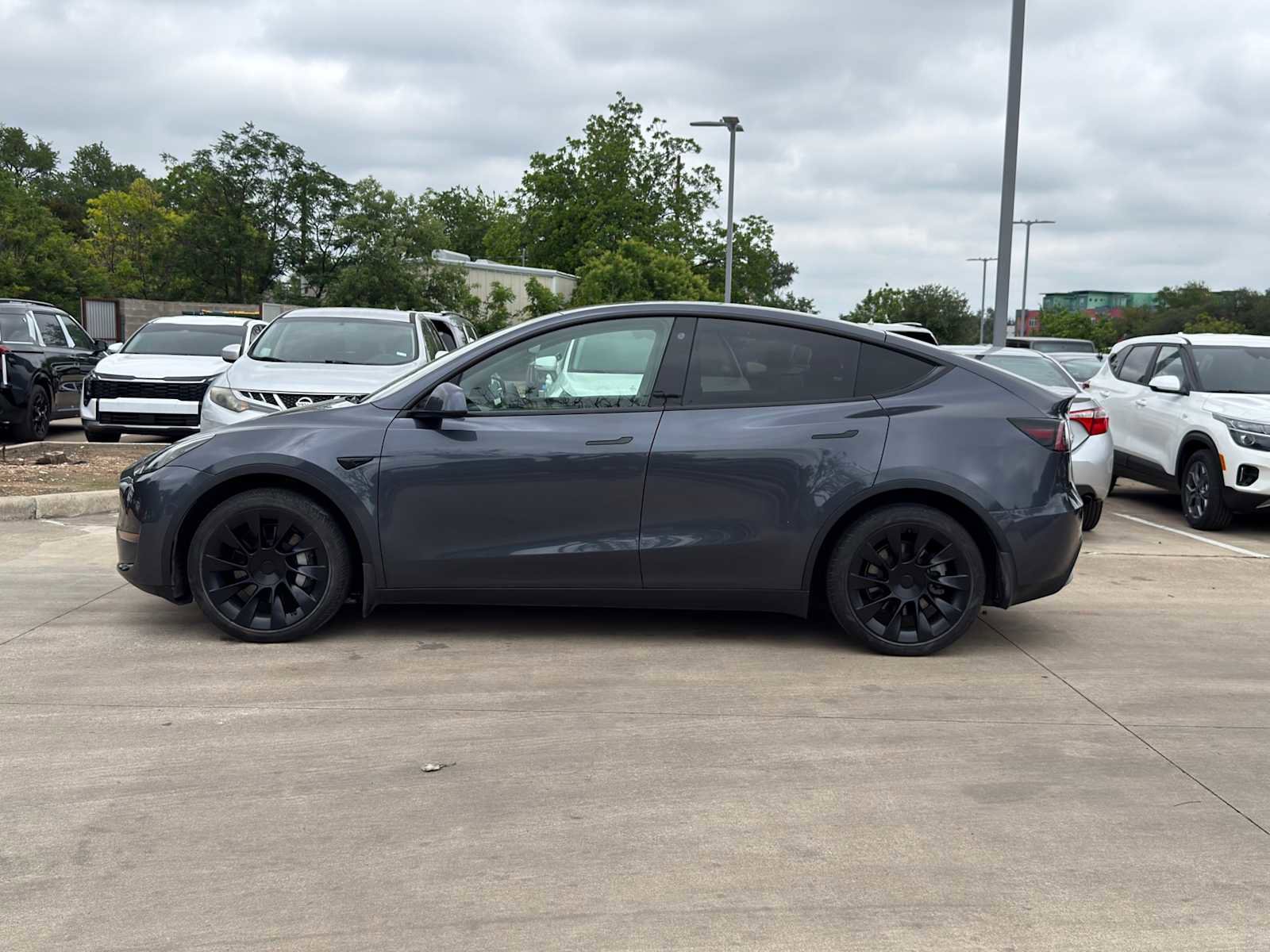 Used 2022 Tesla Model Y Long Range AWD/4WD image 4