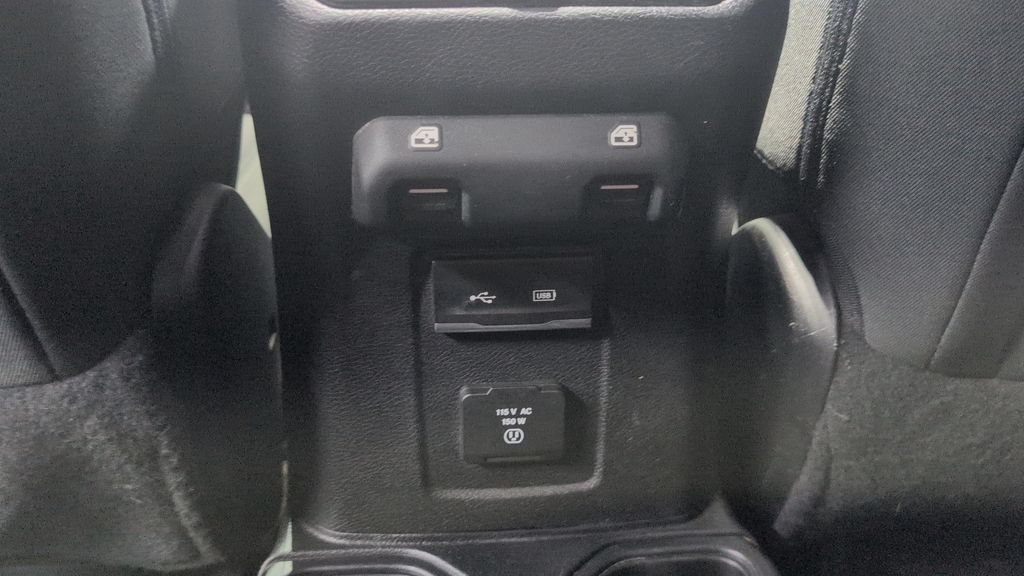 Used 2018 Jeep Wrangler Unlimited Sahara w/ Uconnect 4C Nav & Sound Group AWD/4WD image 20