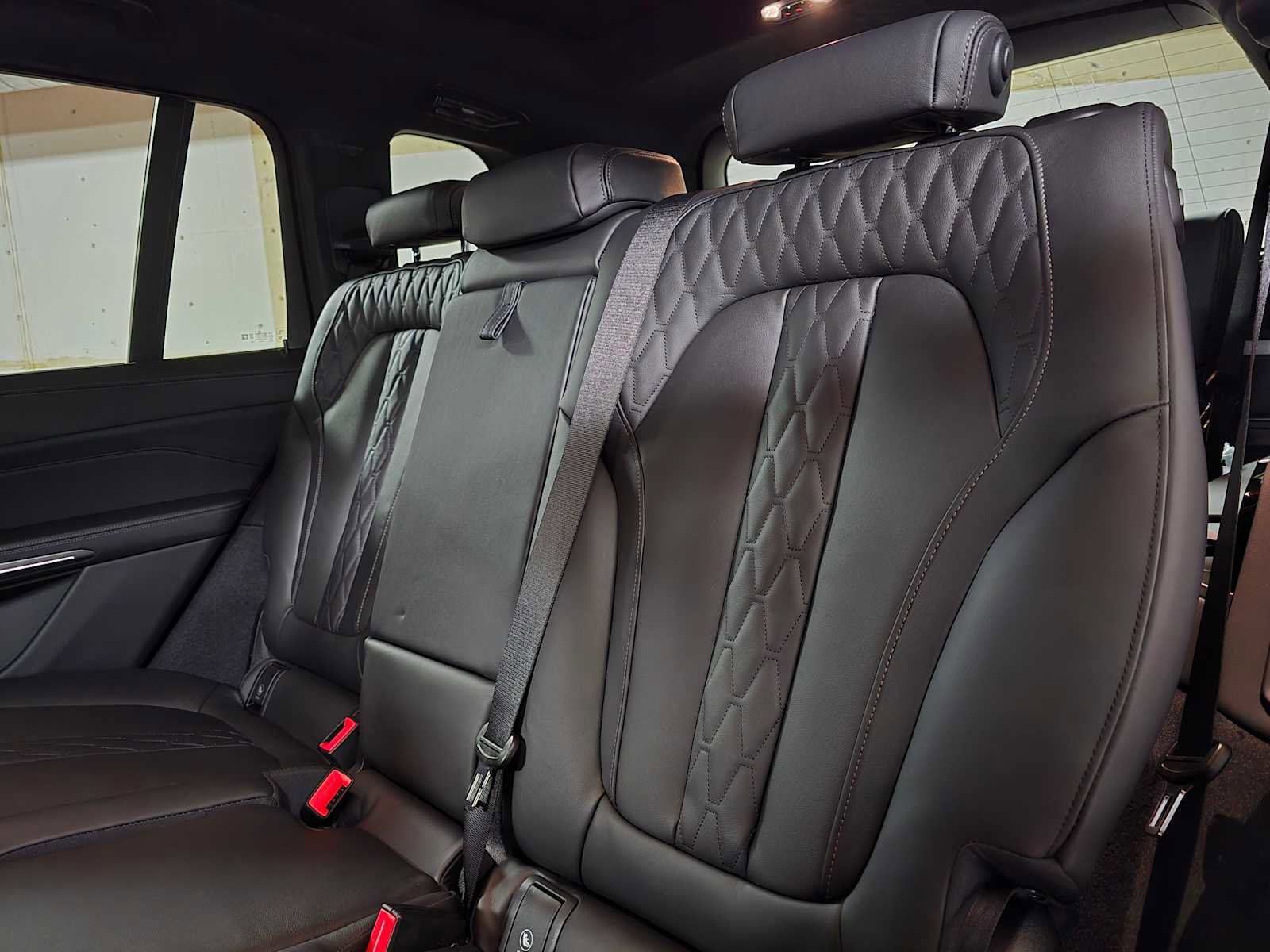 New 2026 BMW X7 M60i image 19