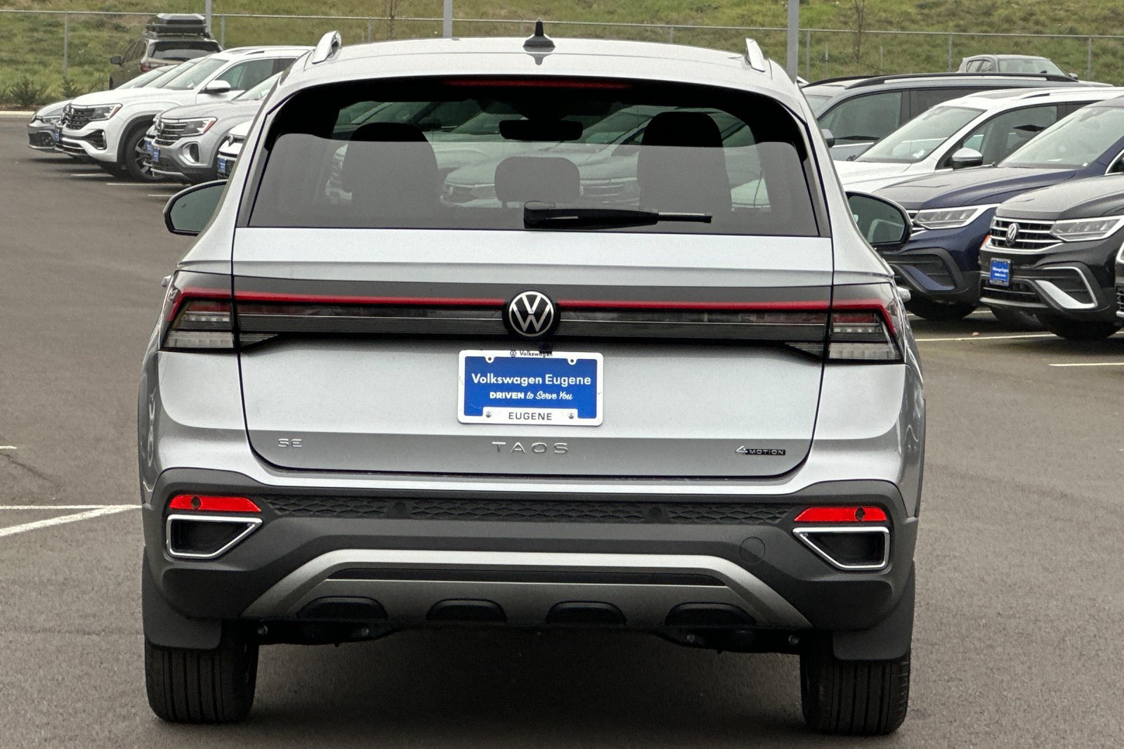 Used 2025 Volkswagen Taos SE AWD/4WD image 4