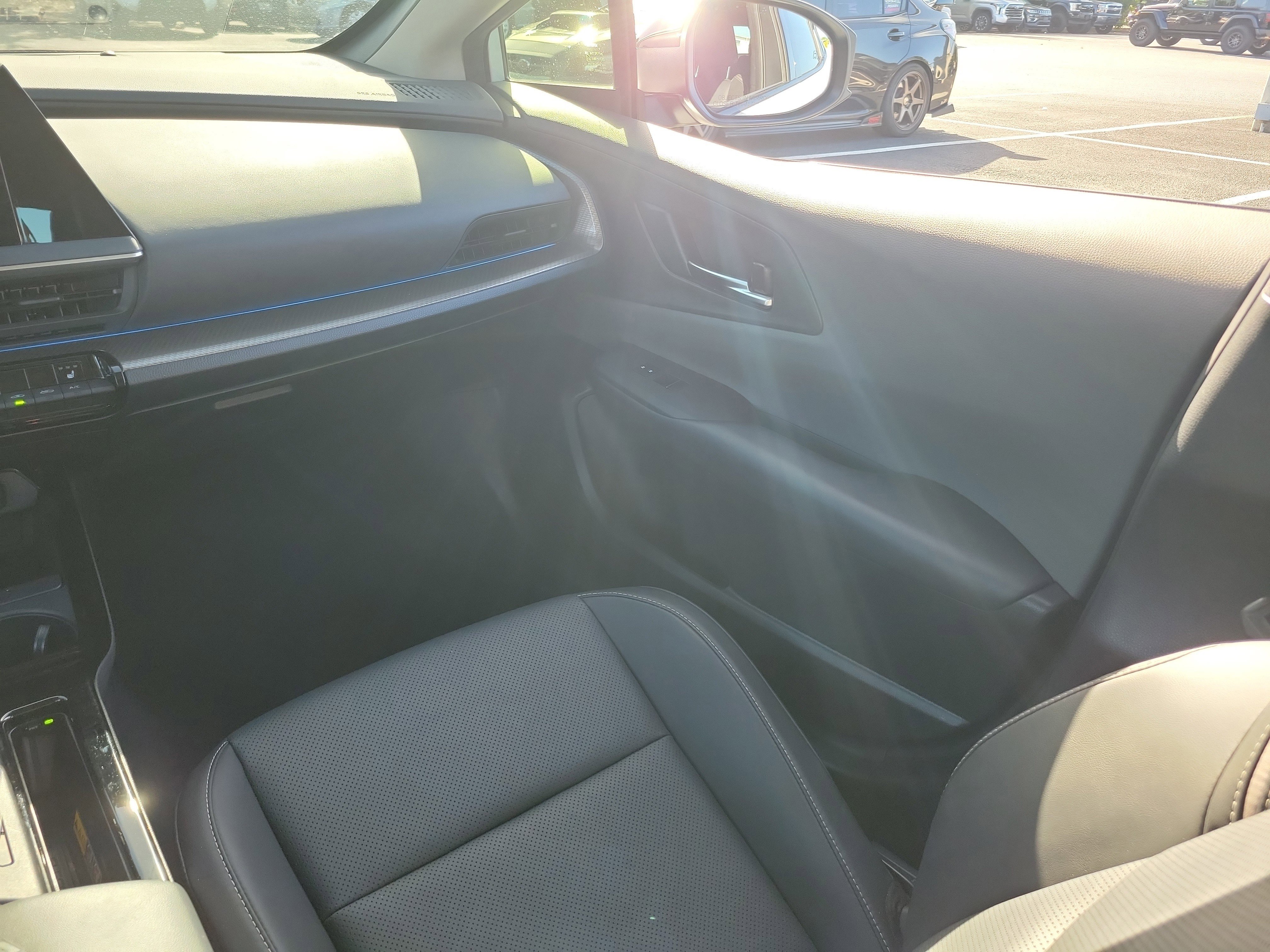 Used 2025 Toyota Prius XLE image 17