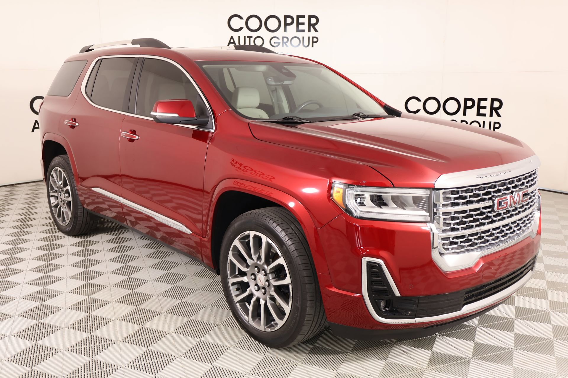 Used 2022 GMC Acadia Denali w/ Trailering Package FWD image 1