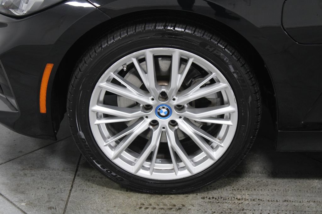 Used 2024 BMW 330e image 17
