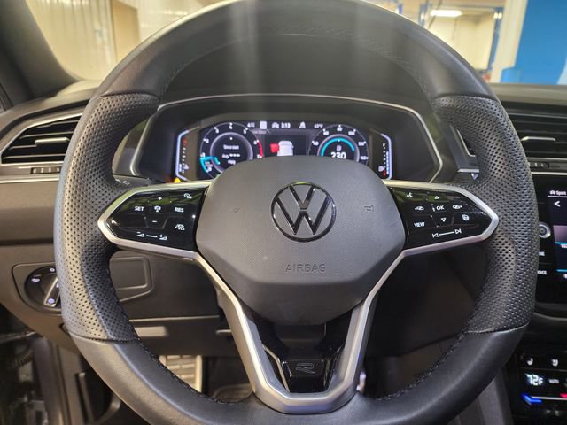 Used 2022 Volkswagen Tiguan SEL R-Line image 24