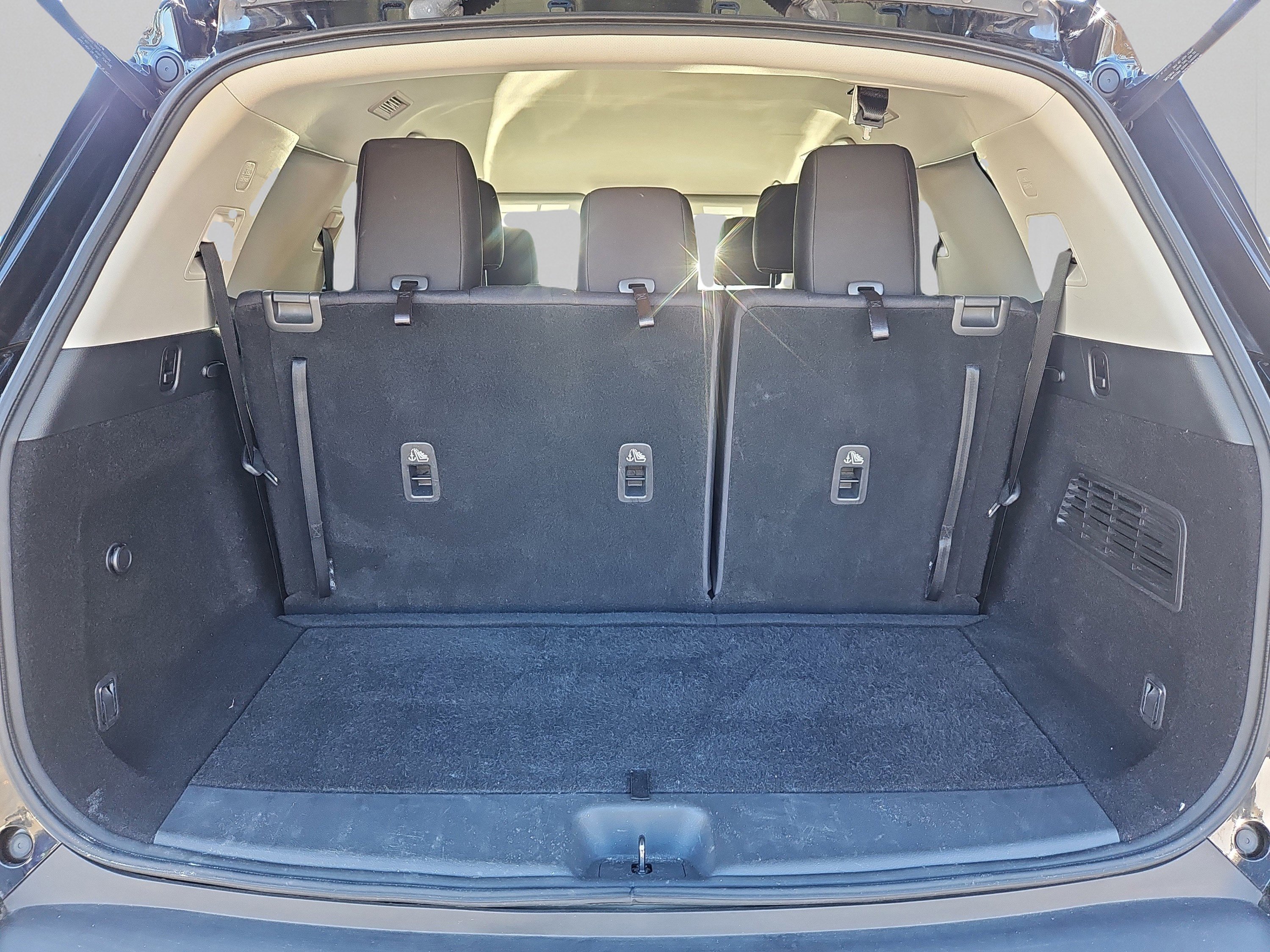 Certified 2022 Nissan Pathfinder SV image 29