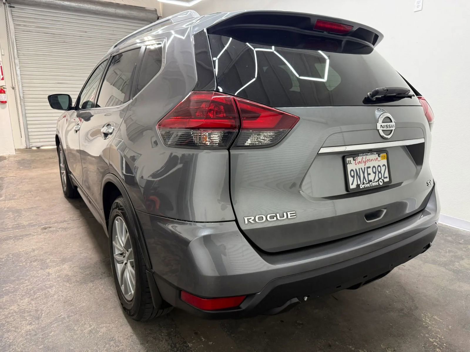 Used 2018 Nissan Rogue SV image 10