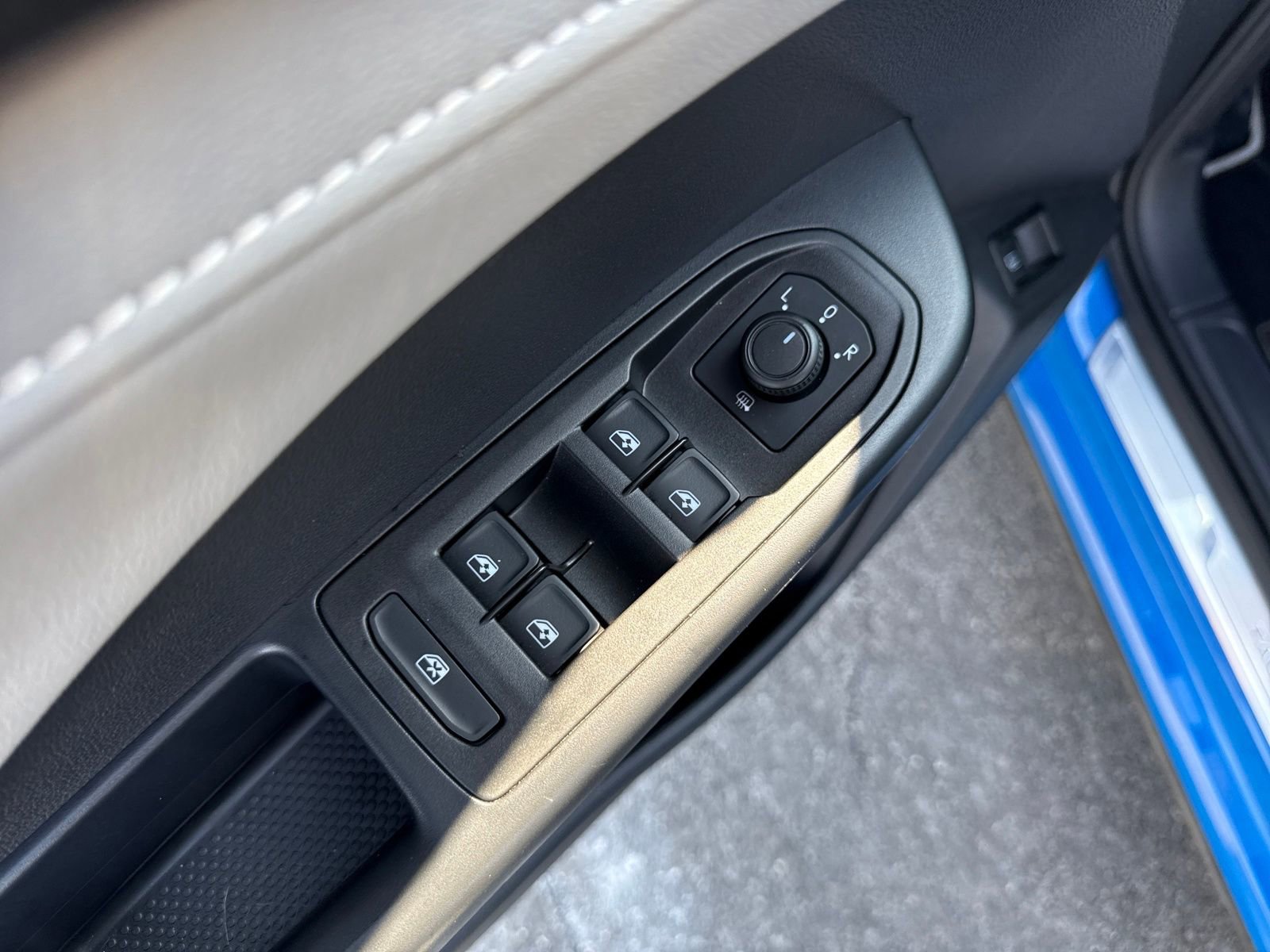 Certified 2023 Volkswagen Taos SEL image 12