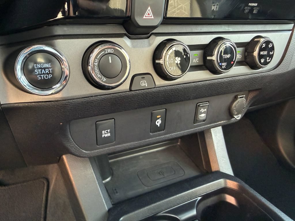 Used 2017 Toyota Tacoma TRD Sport w/ Tow Package AWD/4WD image 22