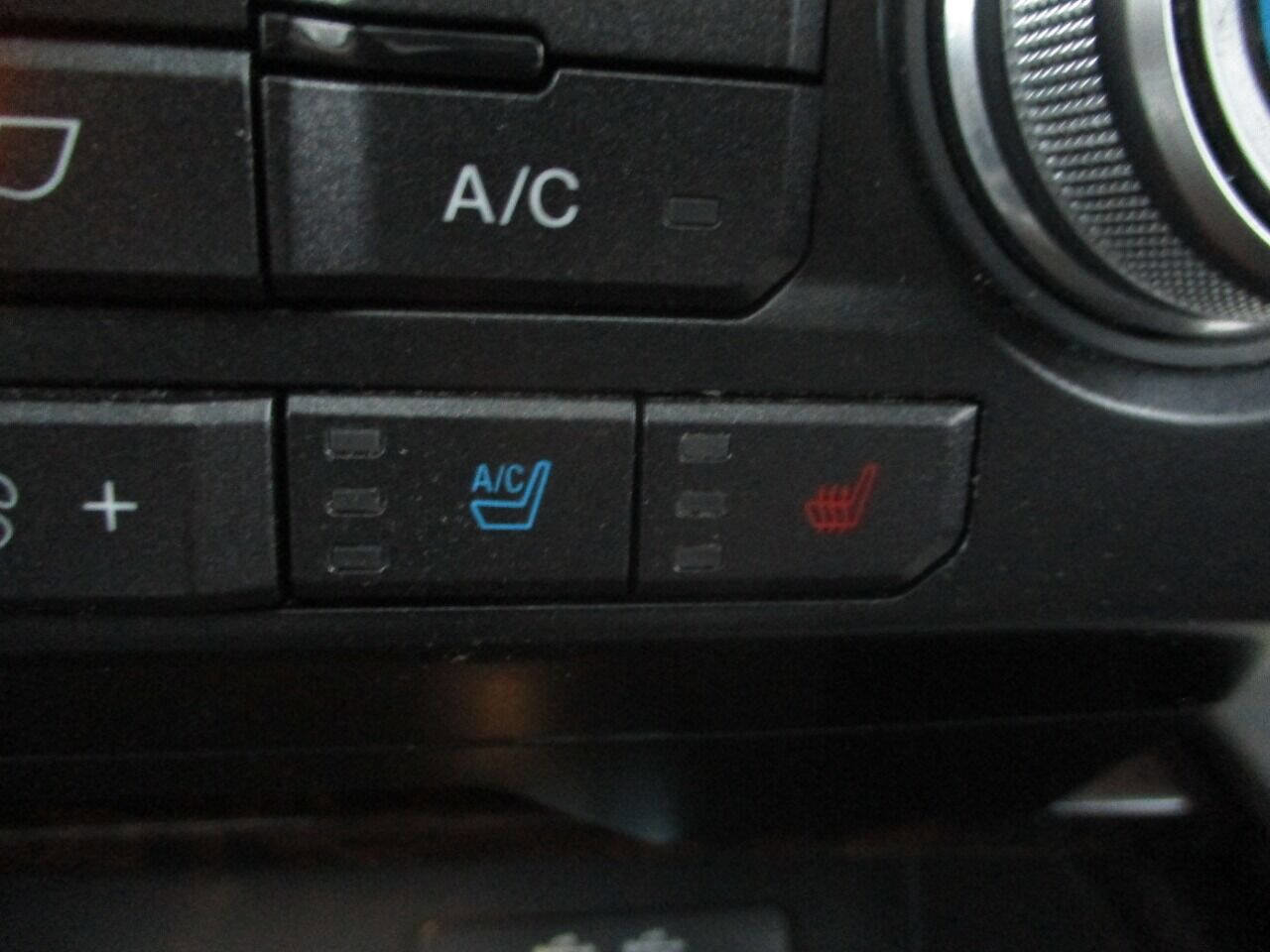 Used 2016 Ford F150 Platinum w/ Equipment Group 701A Luxury image 15