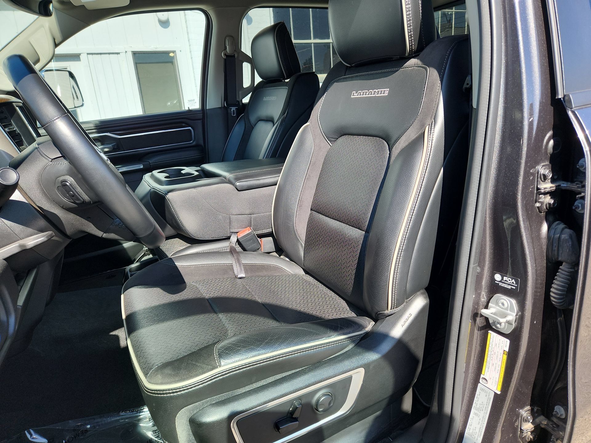 Used 2022 RAM 1500 Laramie AWD/4WD image 13