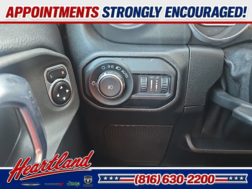 Used 2018 Jeep Wrangler Unlimited Sahara AWD/4WD image 44