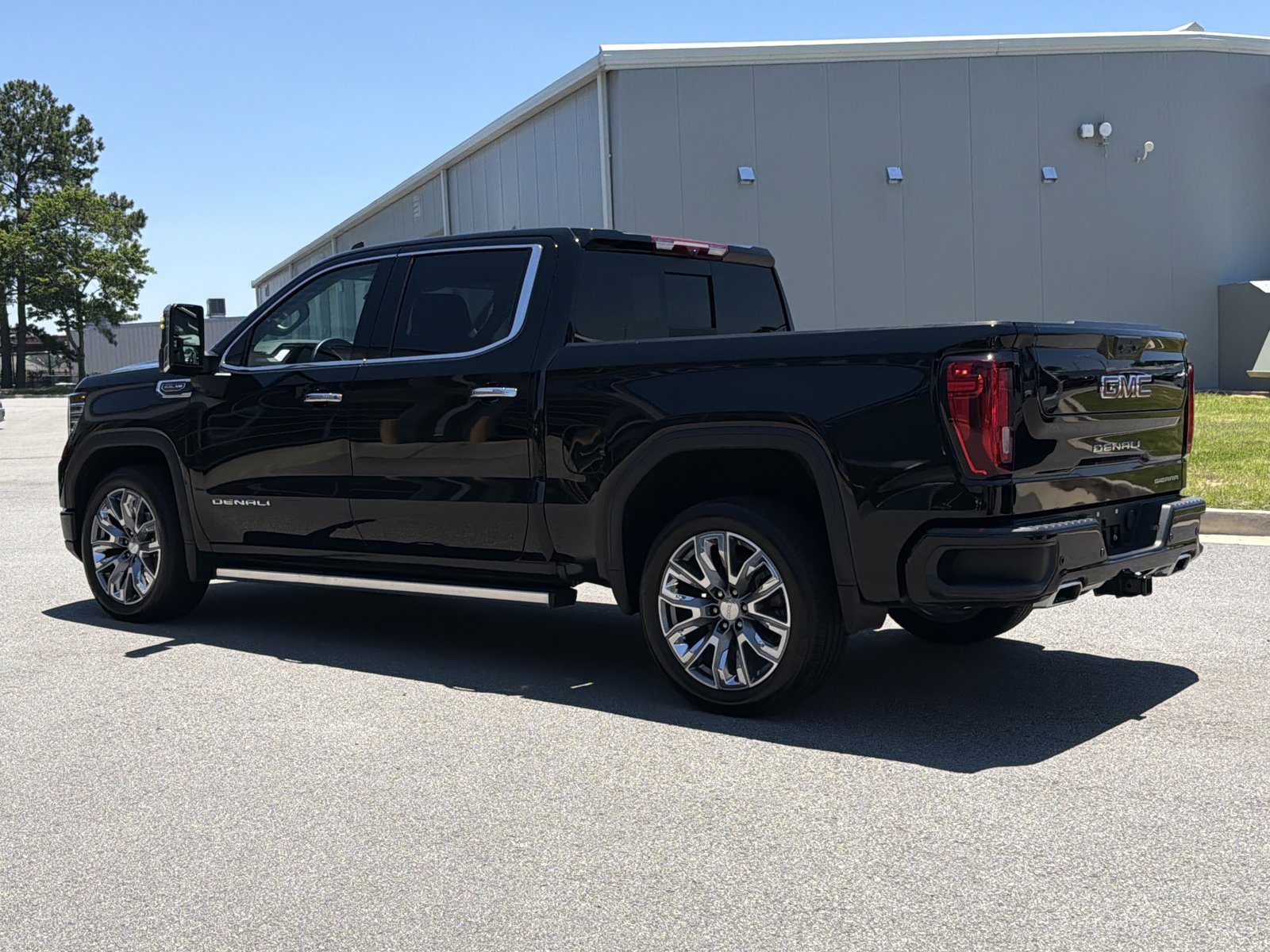 Used 2024 GMC Sierra 1500 Denali w/ Denali Reserve Package AWD/4WD image 10