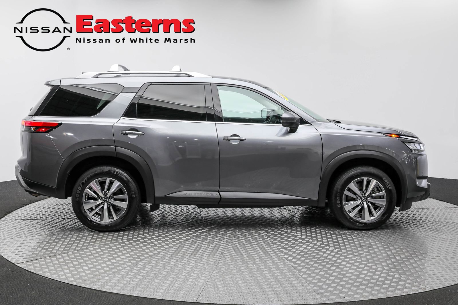Used 2023 Nissan Pathfinder SL image 4