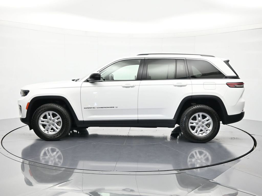Used 2023 Jeep Grand Cherokee Laredo RWD image 8