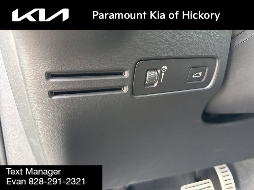 Used 2021 Volvo XC40 T5 R-Design w/ Advanced Package image 19